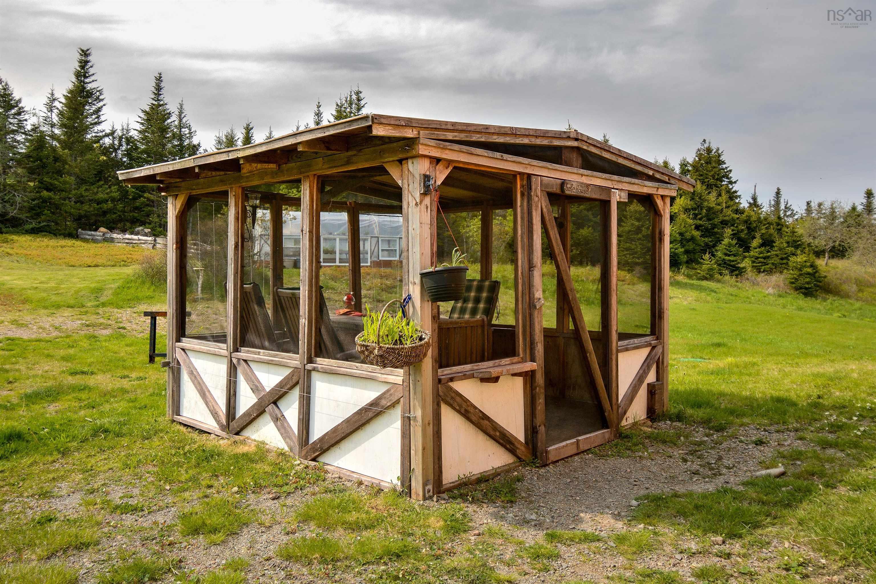 $349,900.00: 60 West Side Grand River Road, Grand River