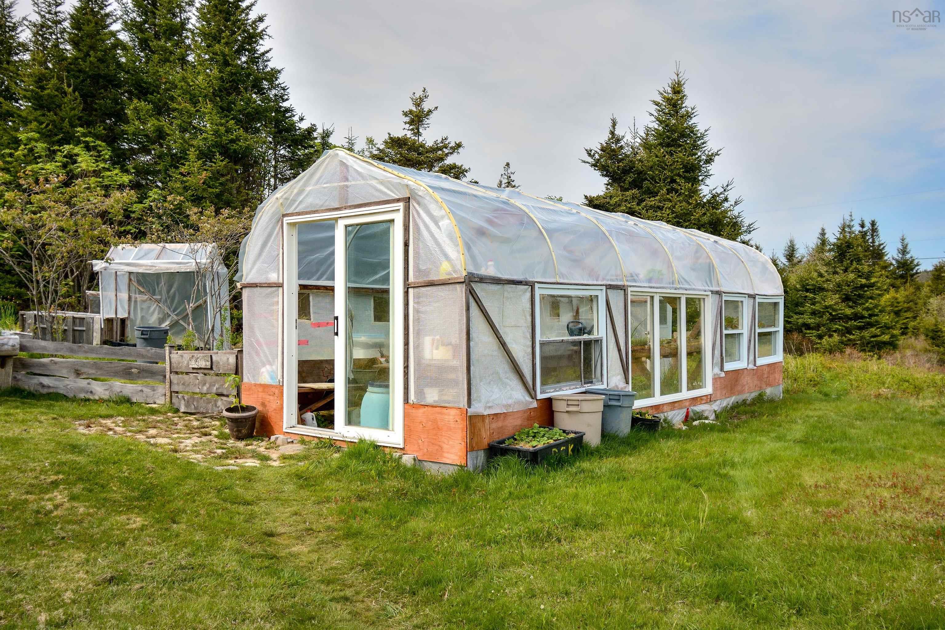 $349,900.00: 60 West Side Grand River Road, Grand River