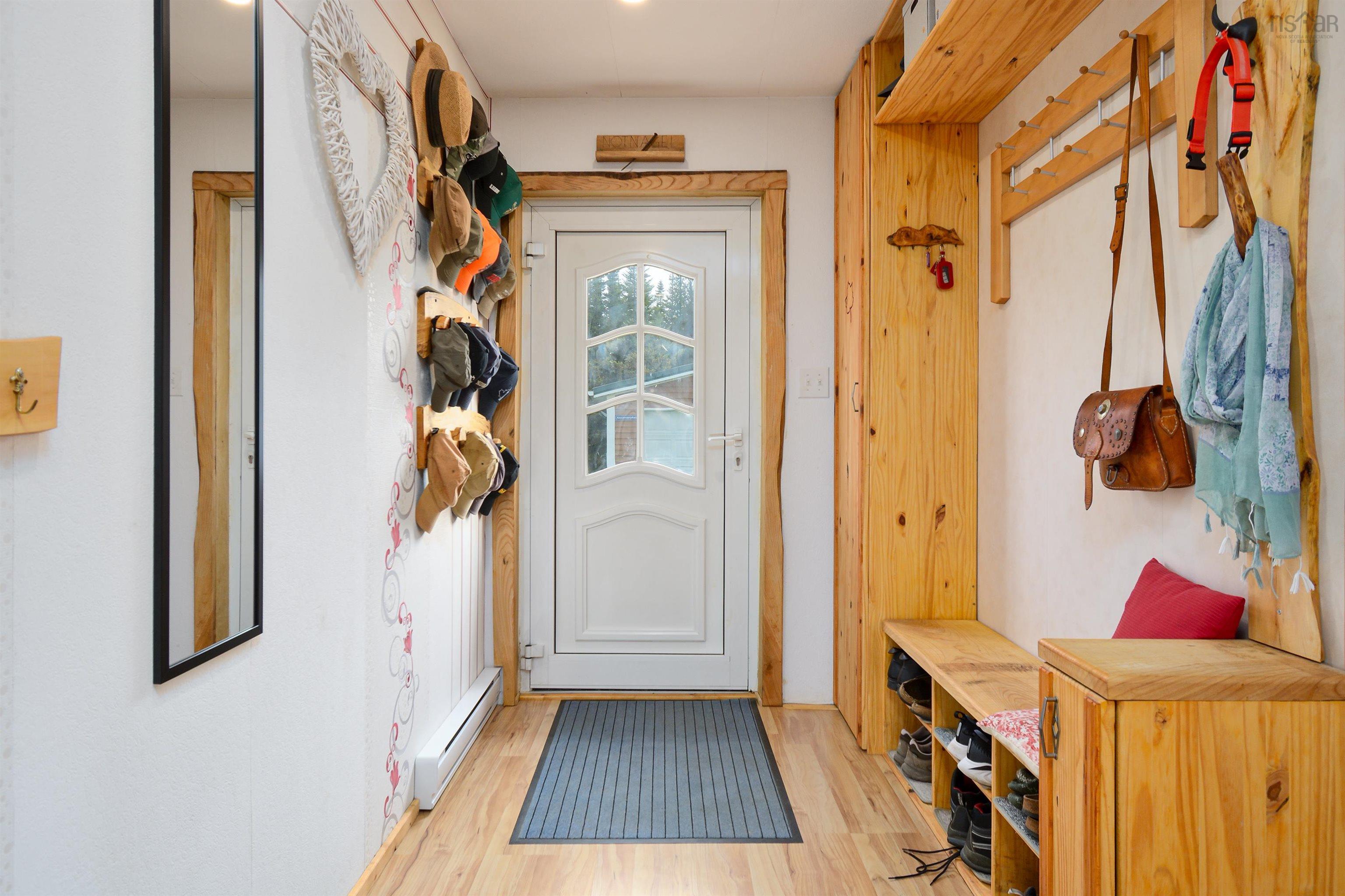 $349,900.00: 60 West Side Grand River Road, Grand River