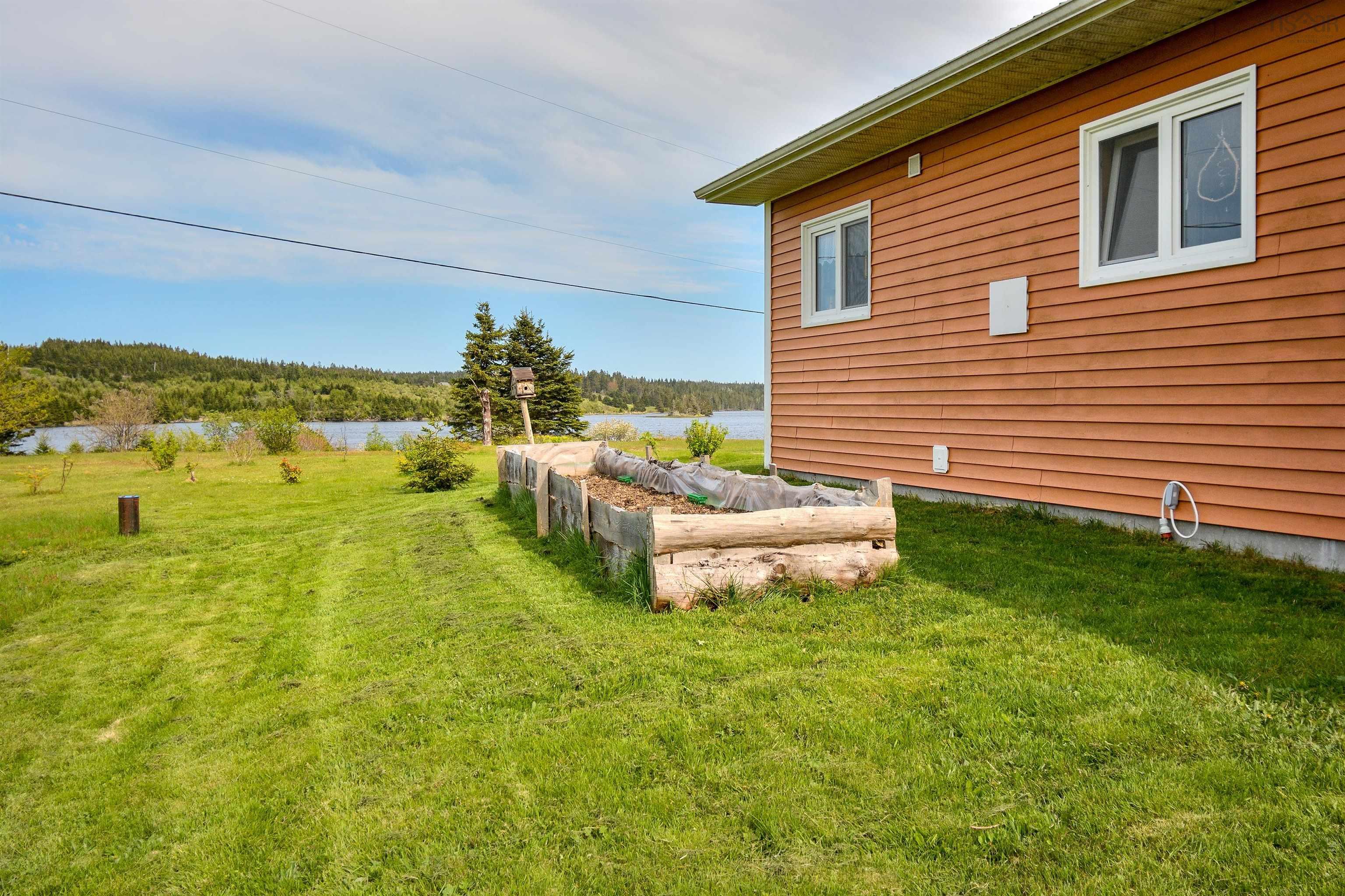 $349,900.00: 60 West Side Grand River Road, Grand River