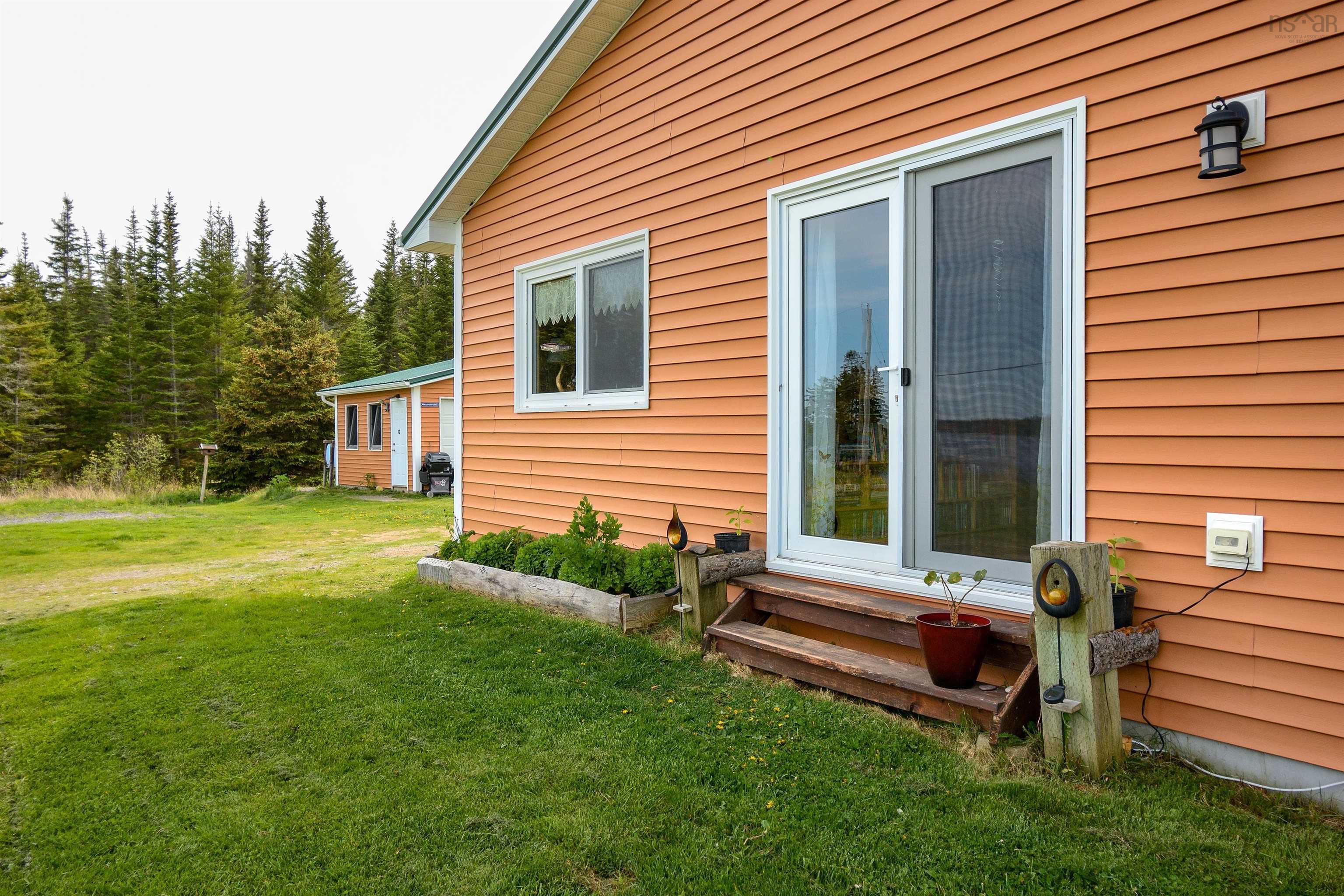 $349,900.00: 60 West Side Grand River Road, Grand River