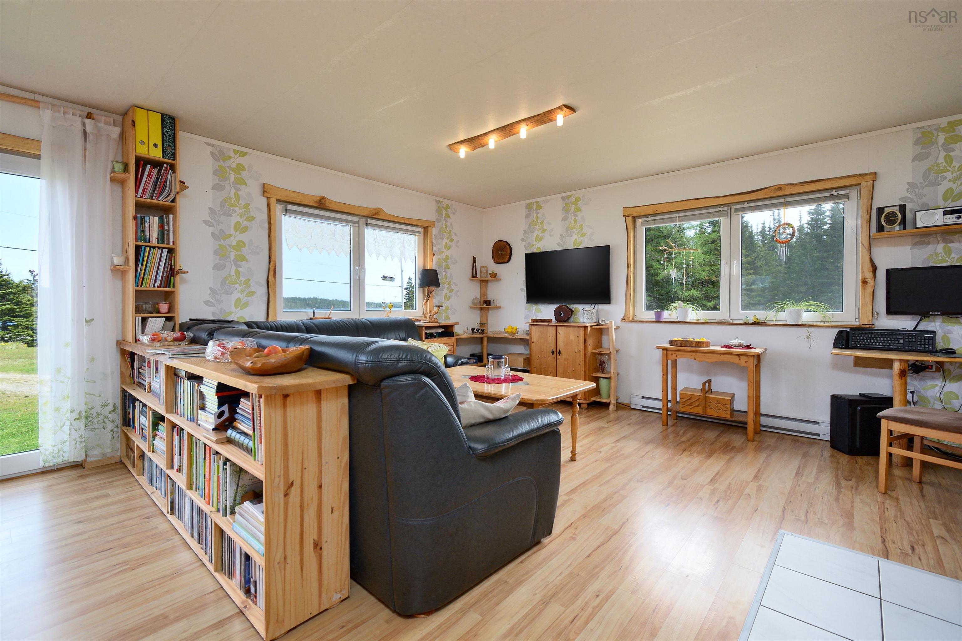 $349,900.00: 60 West Side Grand River Road, Grand River