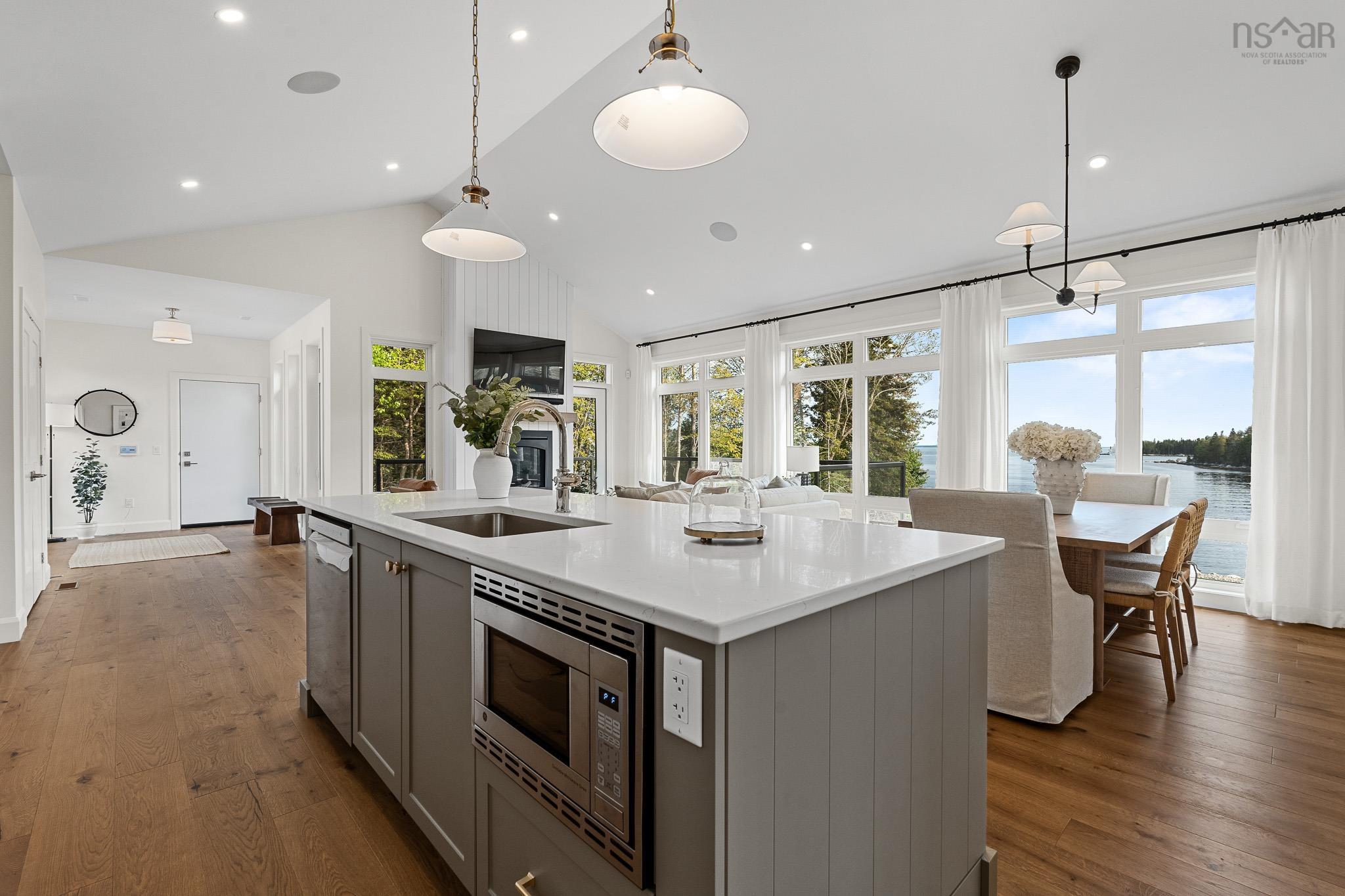 $1,400,000.00: 2249 Highway 3, East River