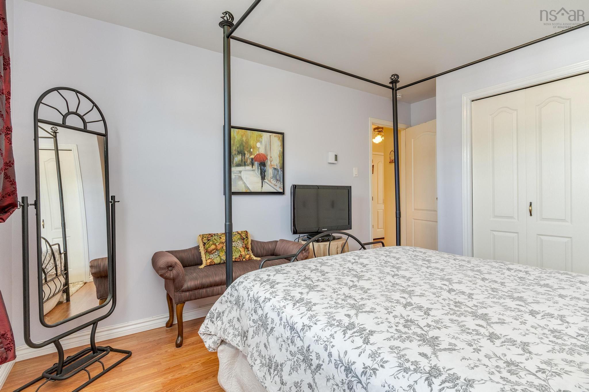$424,999.00: 32 Oakwood Court, Dartmouth