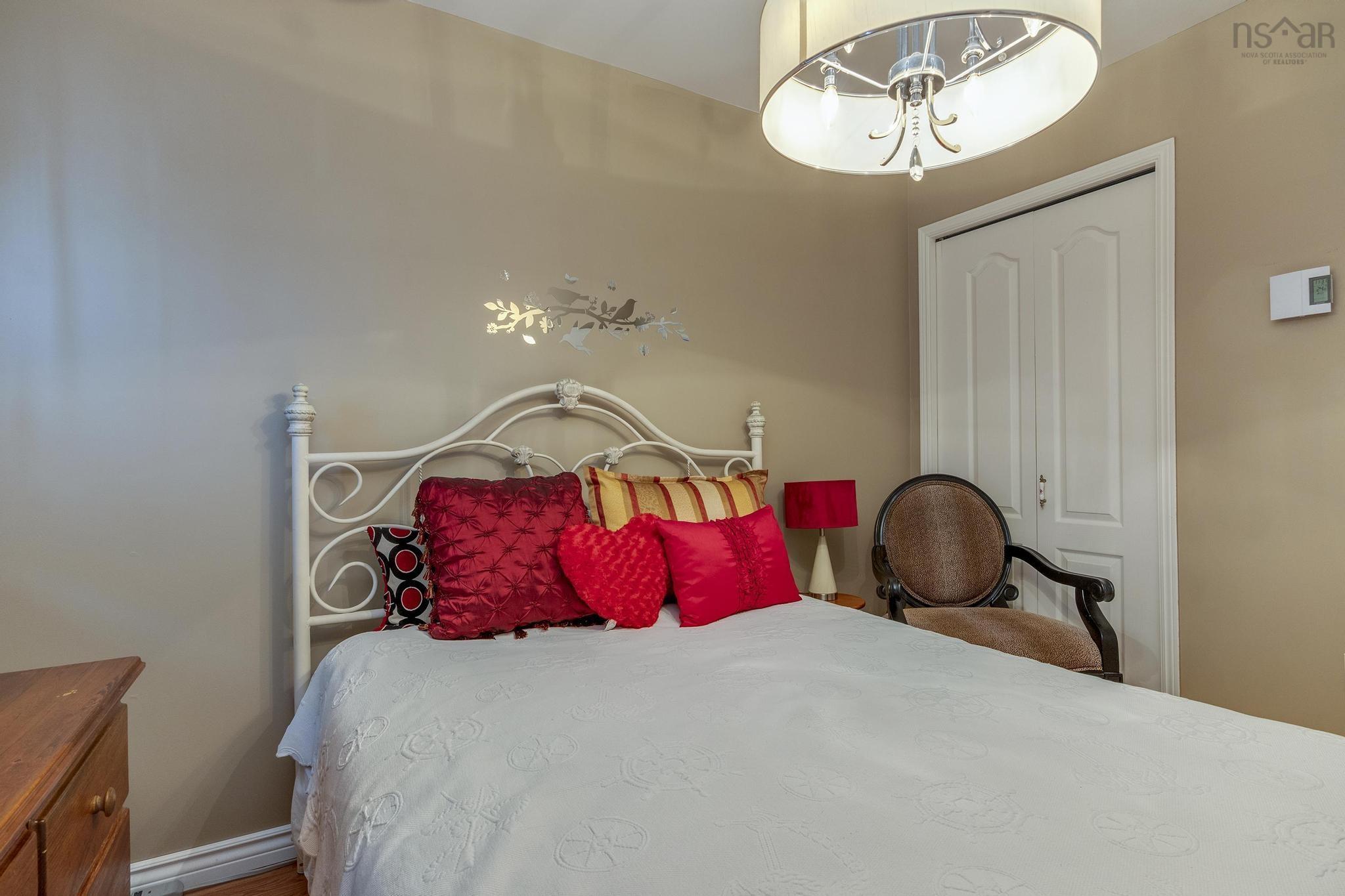 $424,999.00: 32 Oakwood Court, Dartmouth