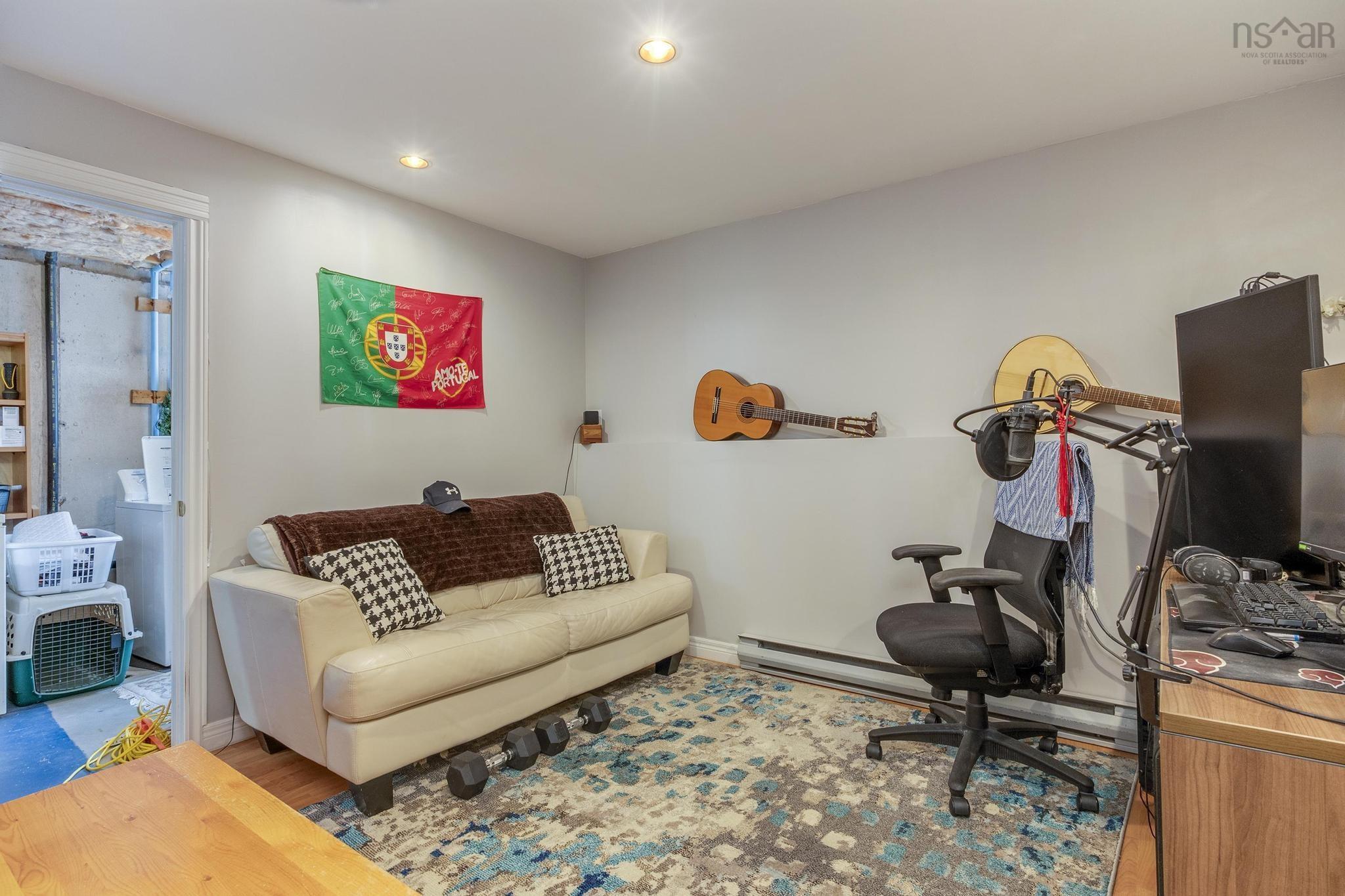 $424,999.00: 32 Oakwood Court, Dartmouth