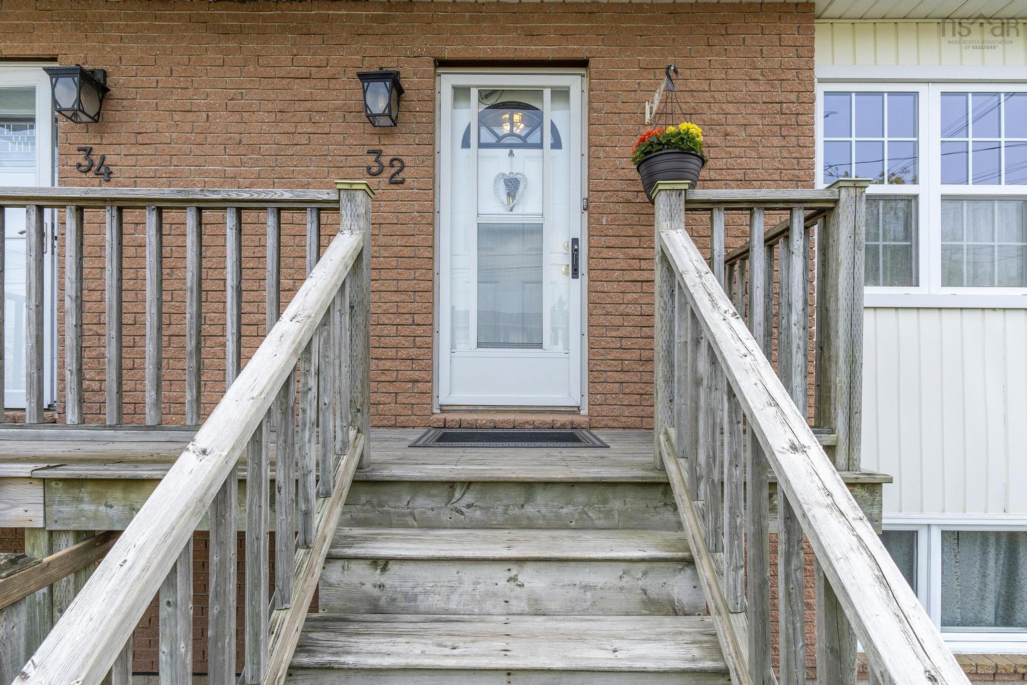 $424,999.00: 32 Oakwood Court, Dartmouth