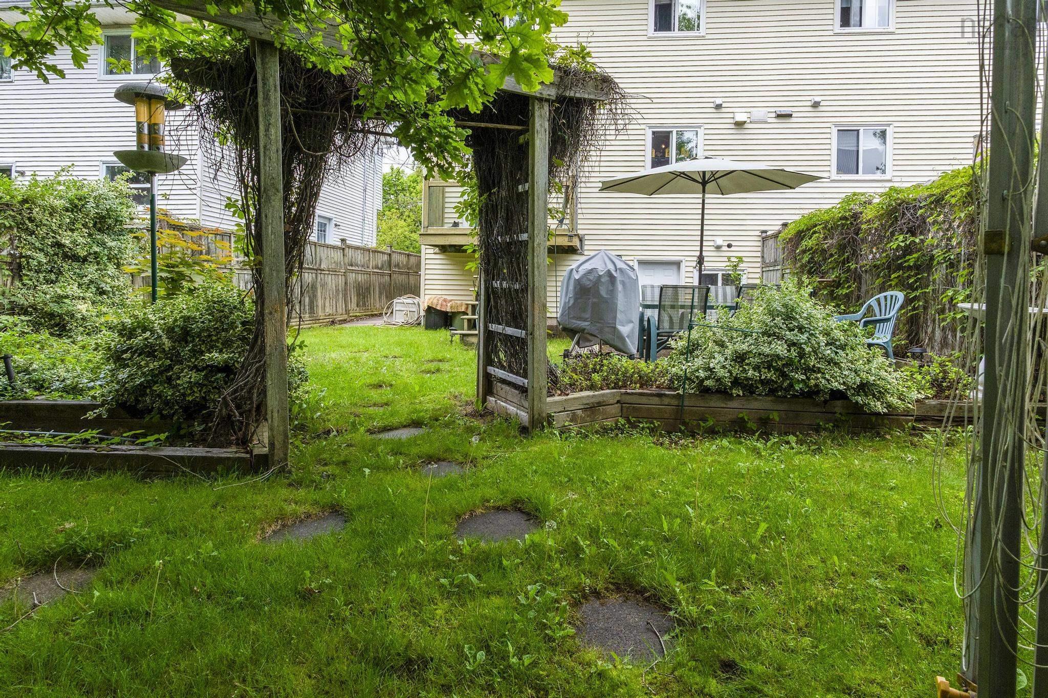 $424,999.00: 32 Oakwood Court, Dartmouth