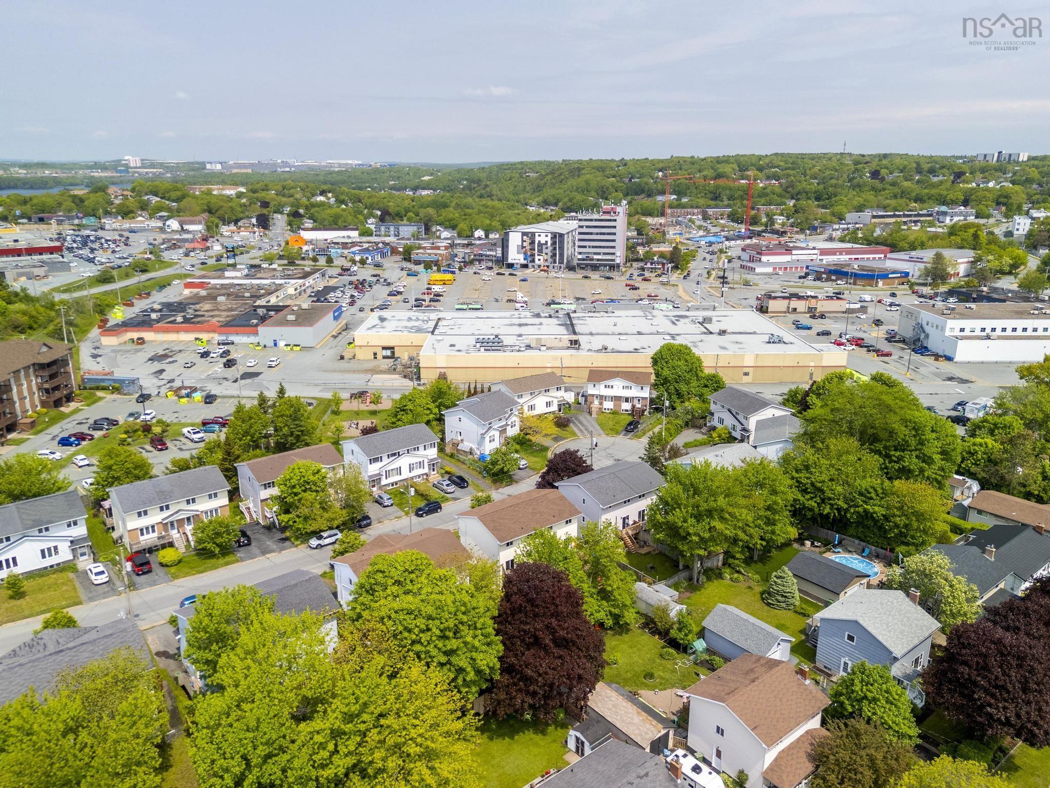 $424,999.00: 32 Oakwood Court, Dartmouth