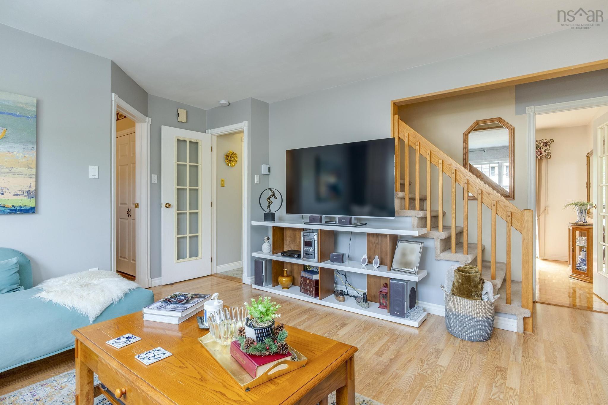 $424,999.00: 32 Oakwood Court, Dartmouth