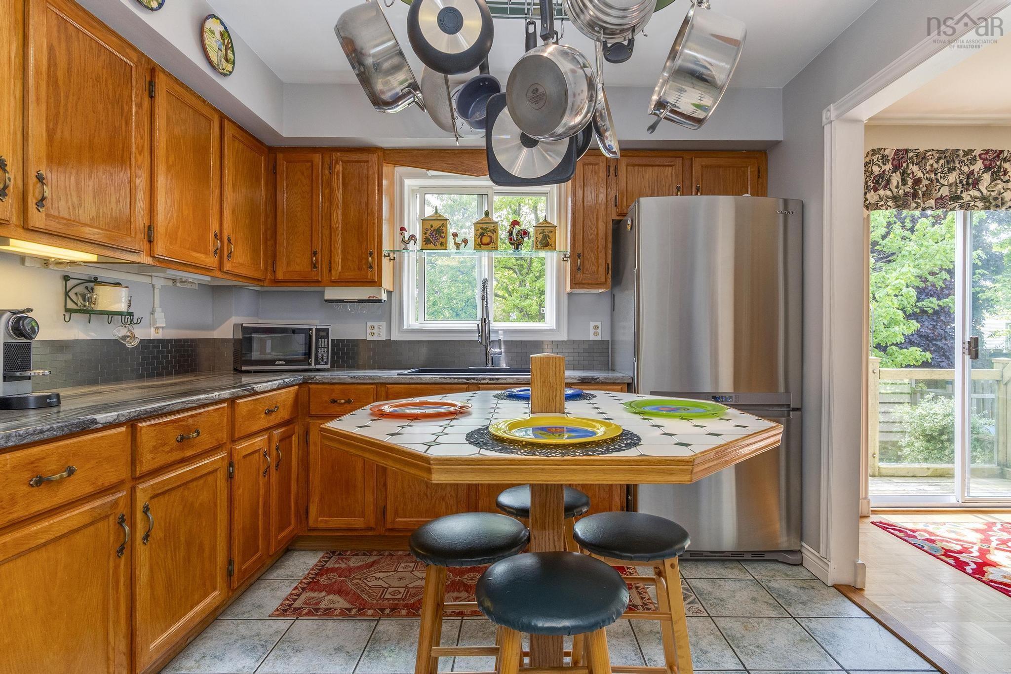 $424,999.00: 32 Oakwood Court, Dartmouth