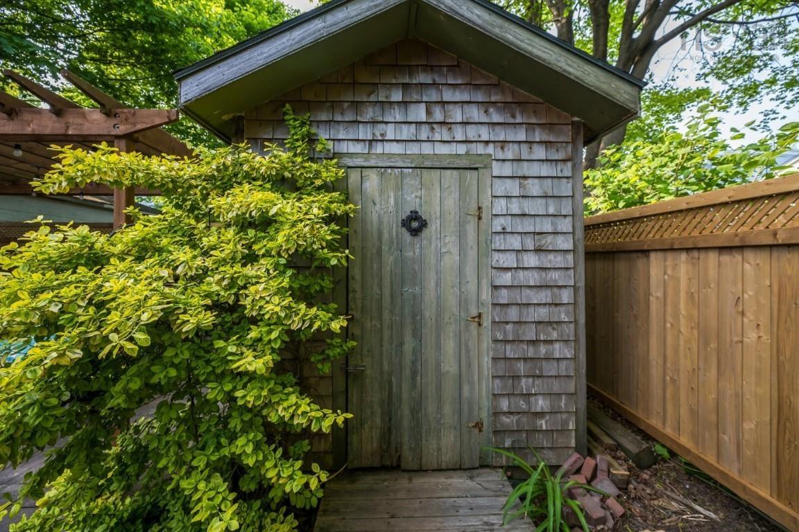 $715,900.00: 5861 Livingstone Street, Halifax