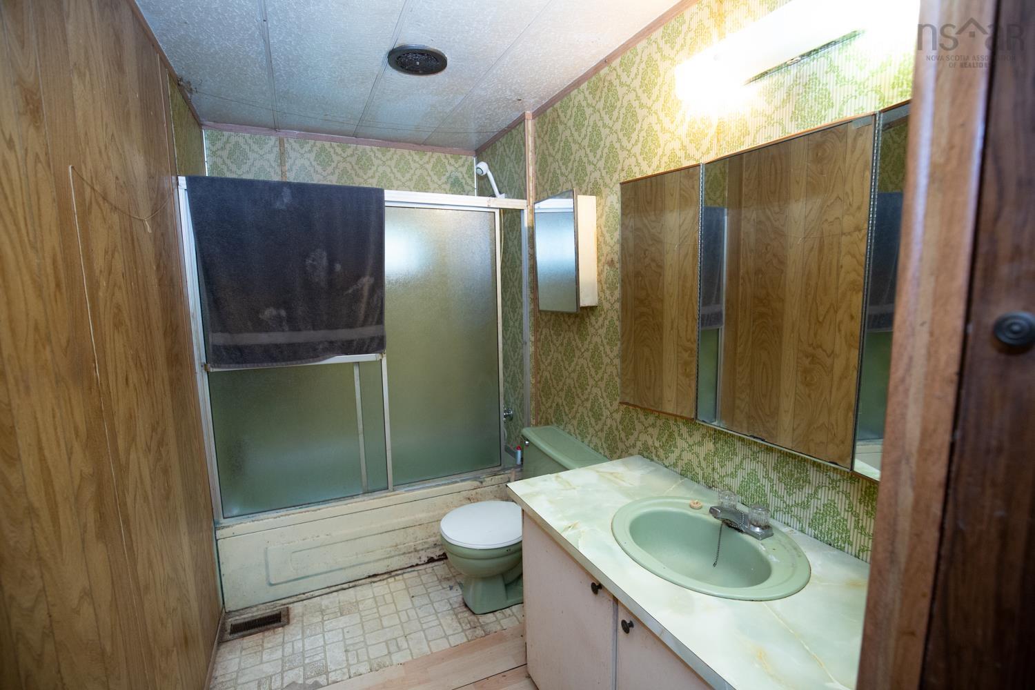 $155,000.00: 34 BERGMAN Lane, Mount Thom