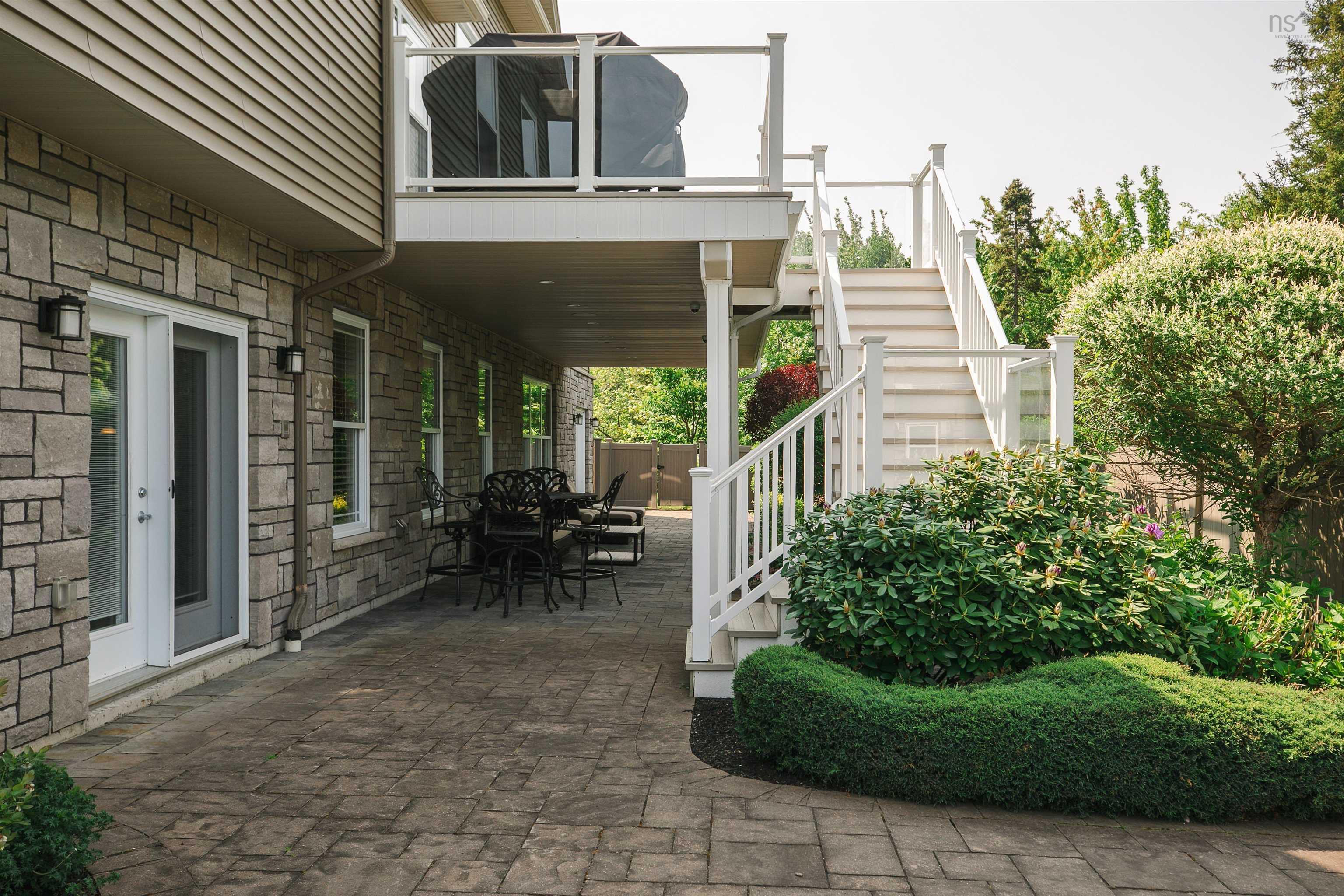 $2,495,000.00: 104 Shaughnessy Place, Bedford