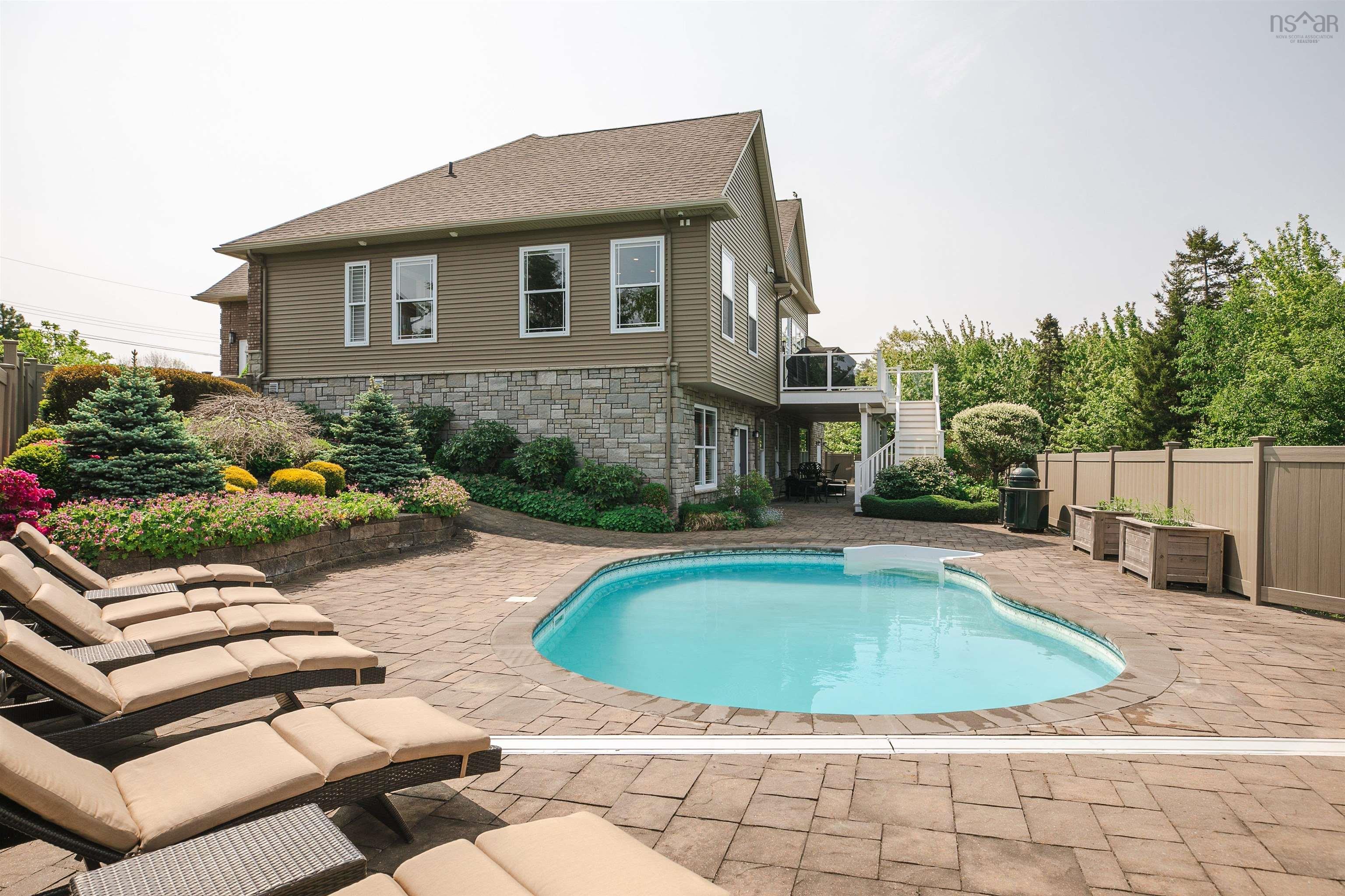 $2,495,000.00: 104 Shaughnessy Place, Bedford