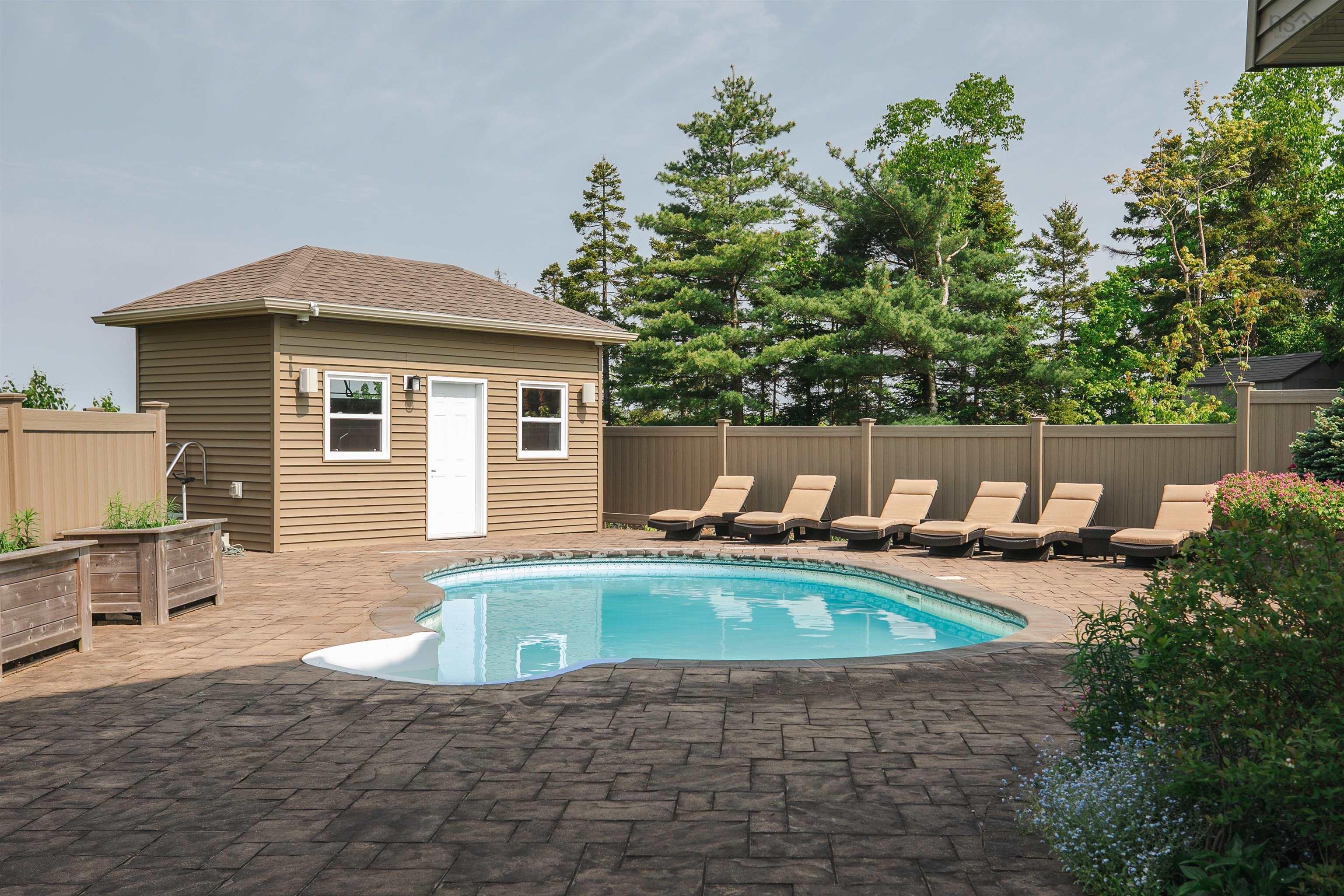 $2,495,000.00: 104 Shaughnessy Place, Bedford