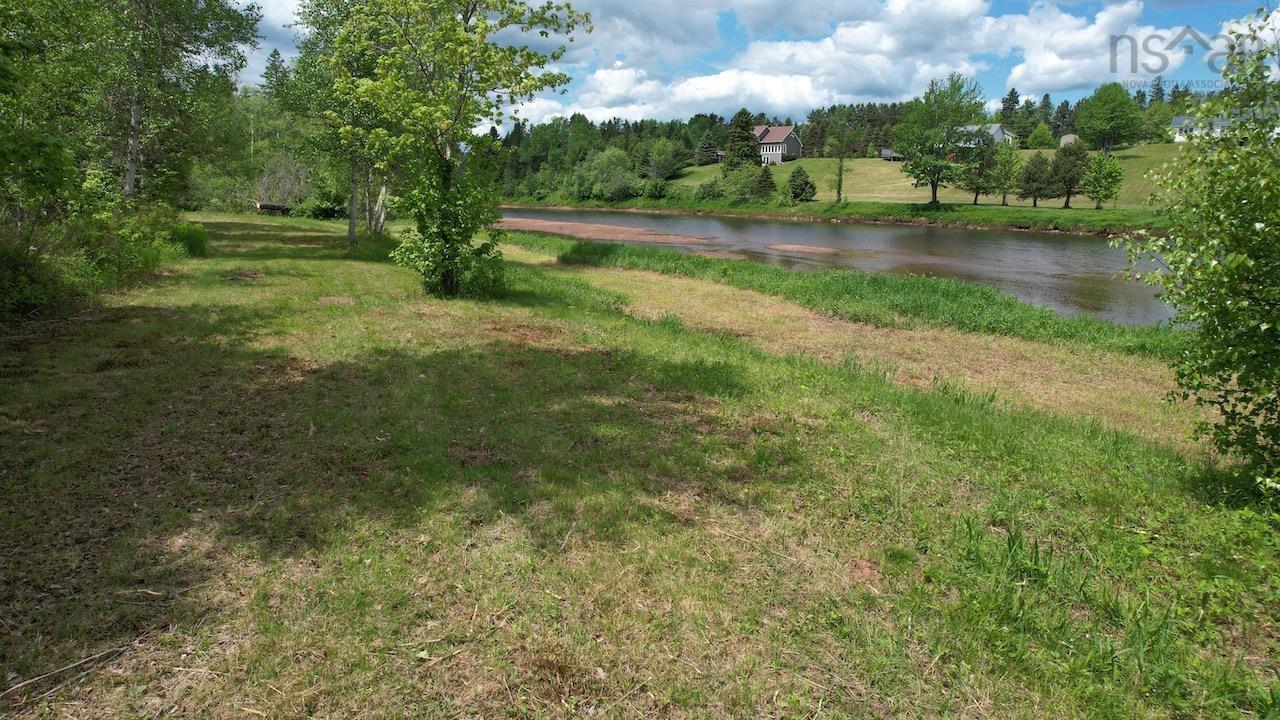 $329,000.00: 6327 Hwy 321 Highway, Roslin