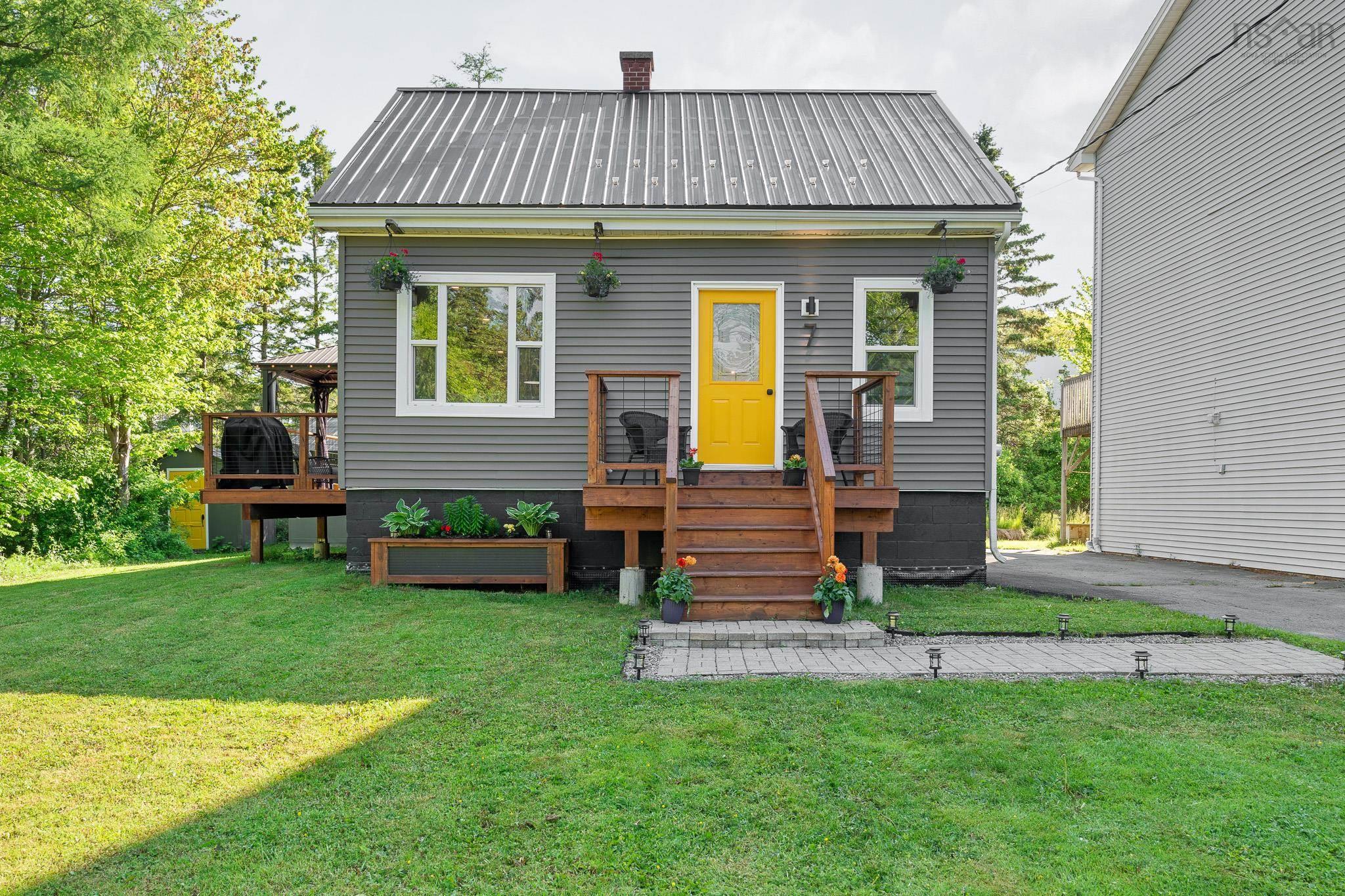 7 Brook Street, Bedford, NS (MLS® 202514233)