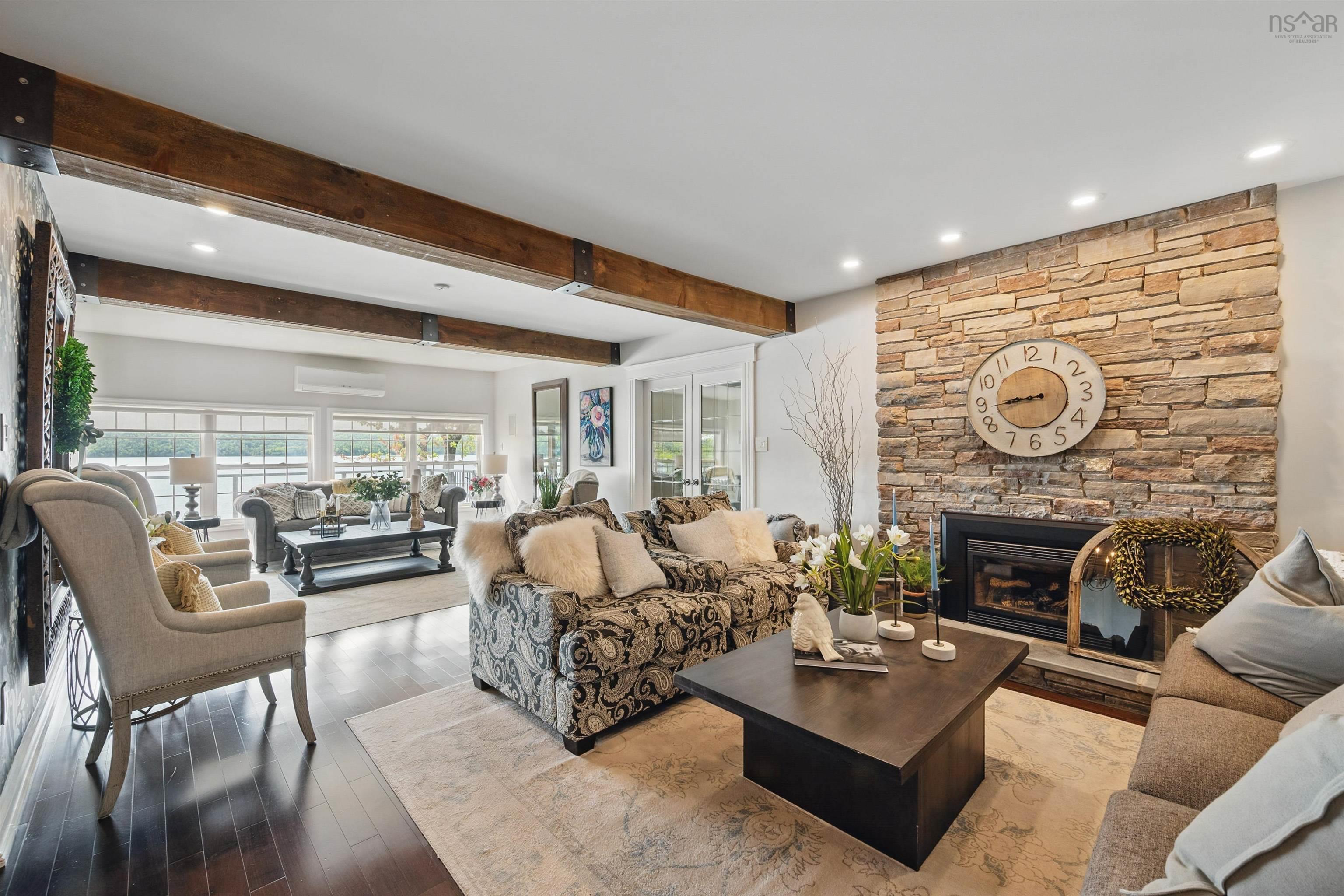 $2,600,000.00: 22 Parkview Drive, Oakfield