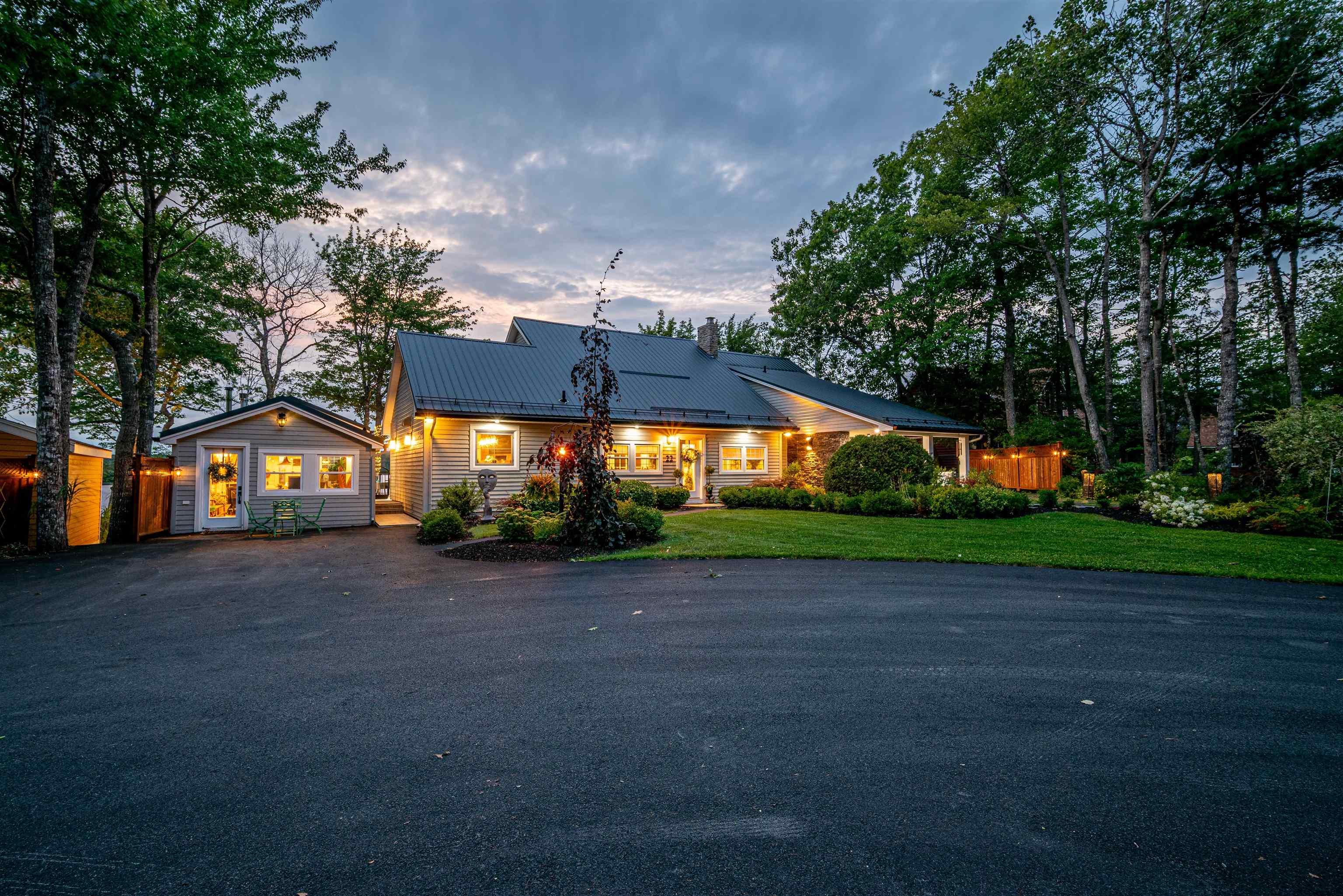 $2,600,000.00: 22 Parkview Drive, Oakfield