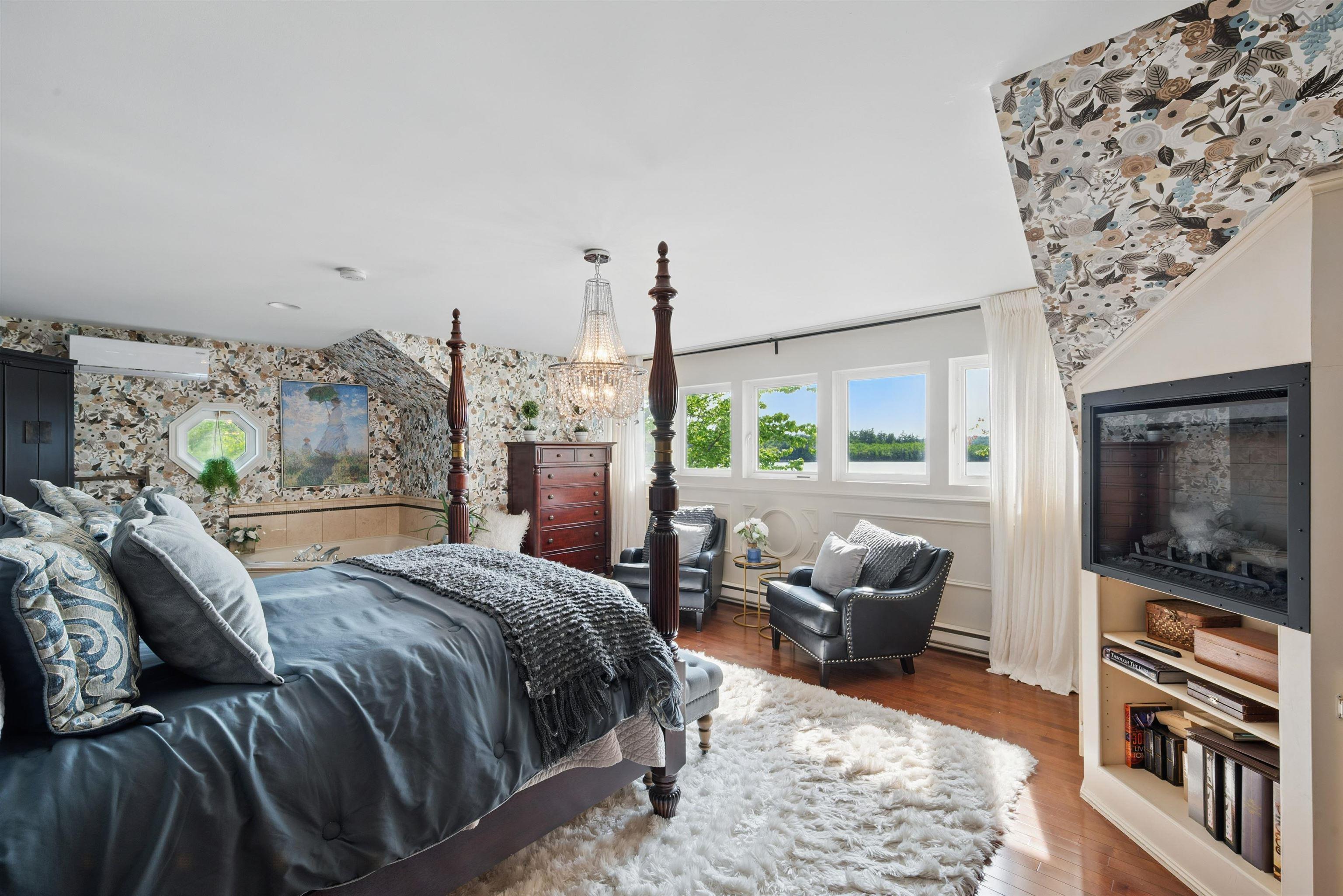 $2,600,000.00: 22 Parkview Drive, Oakfield