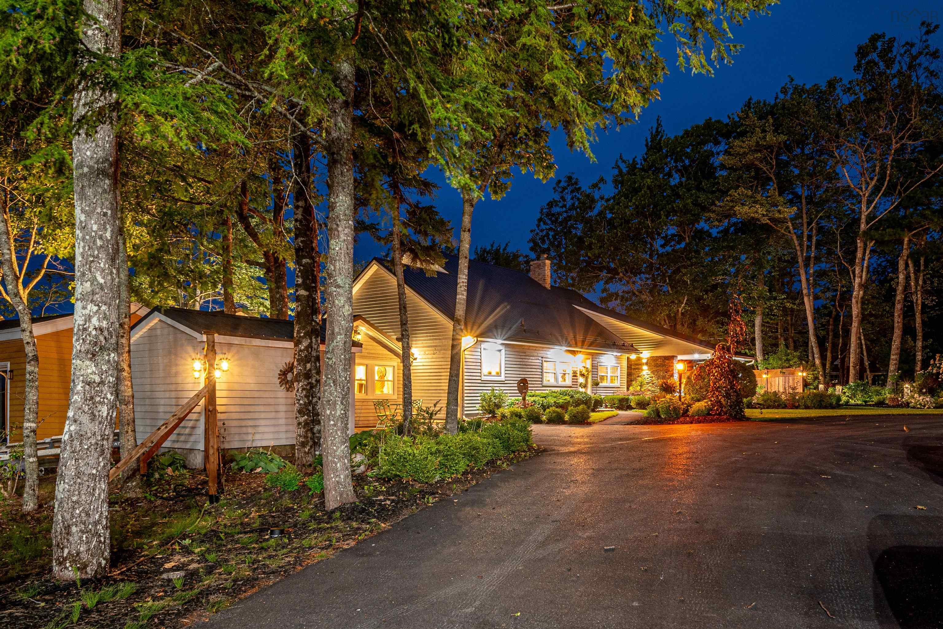 $2,600,000.00: 22 Parkview Drive, Oakfield