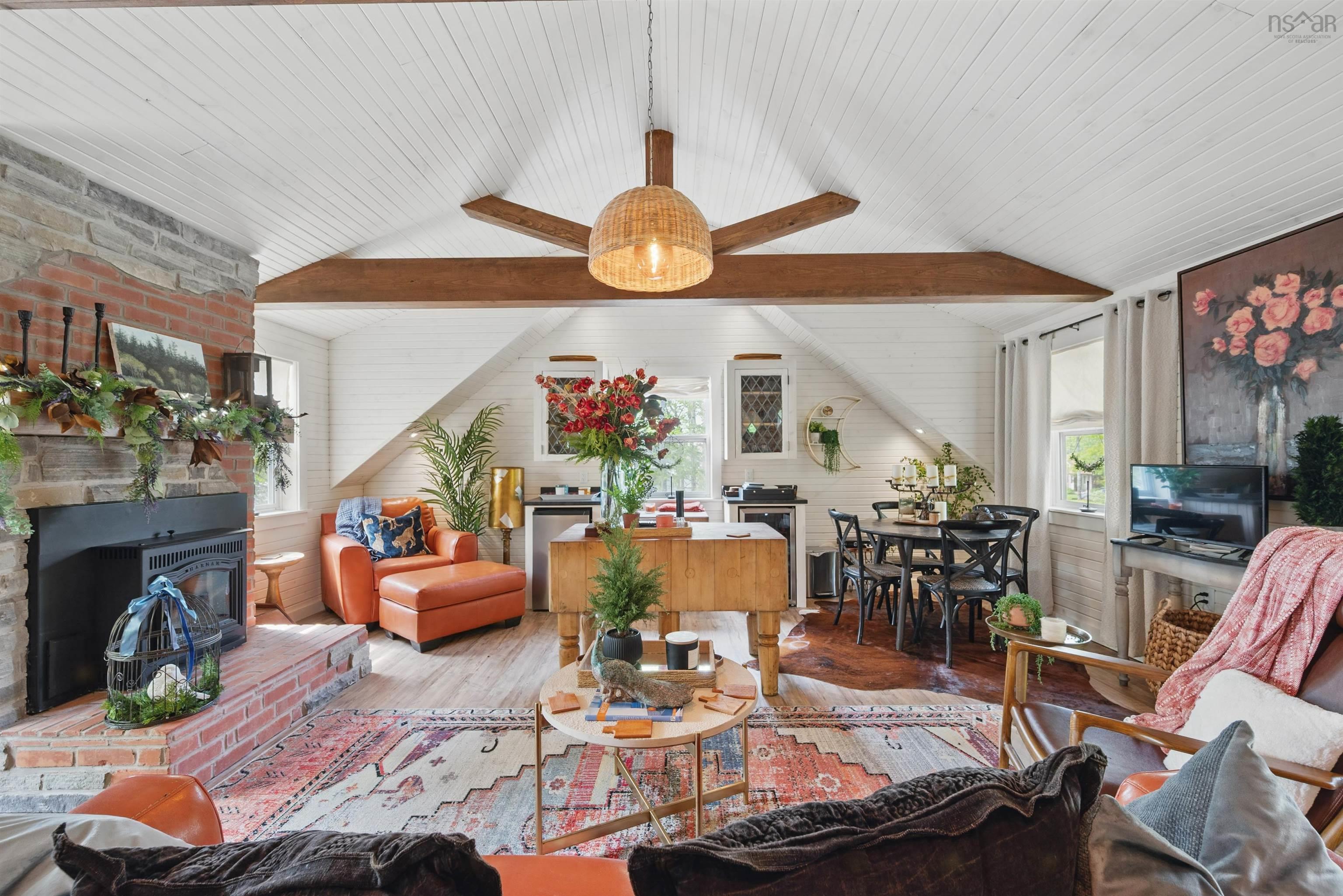 $2,600,000.00: 22 Parkview Drive, Oakfield