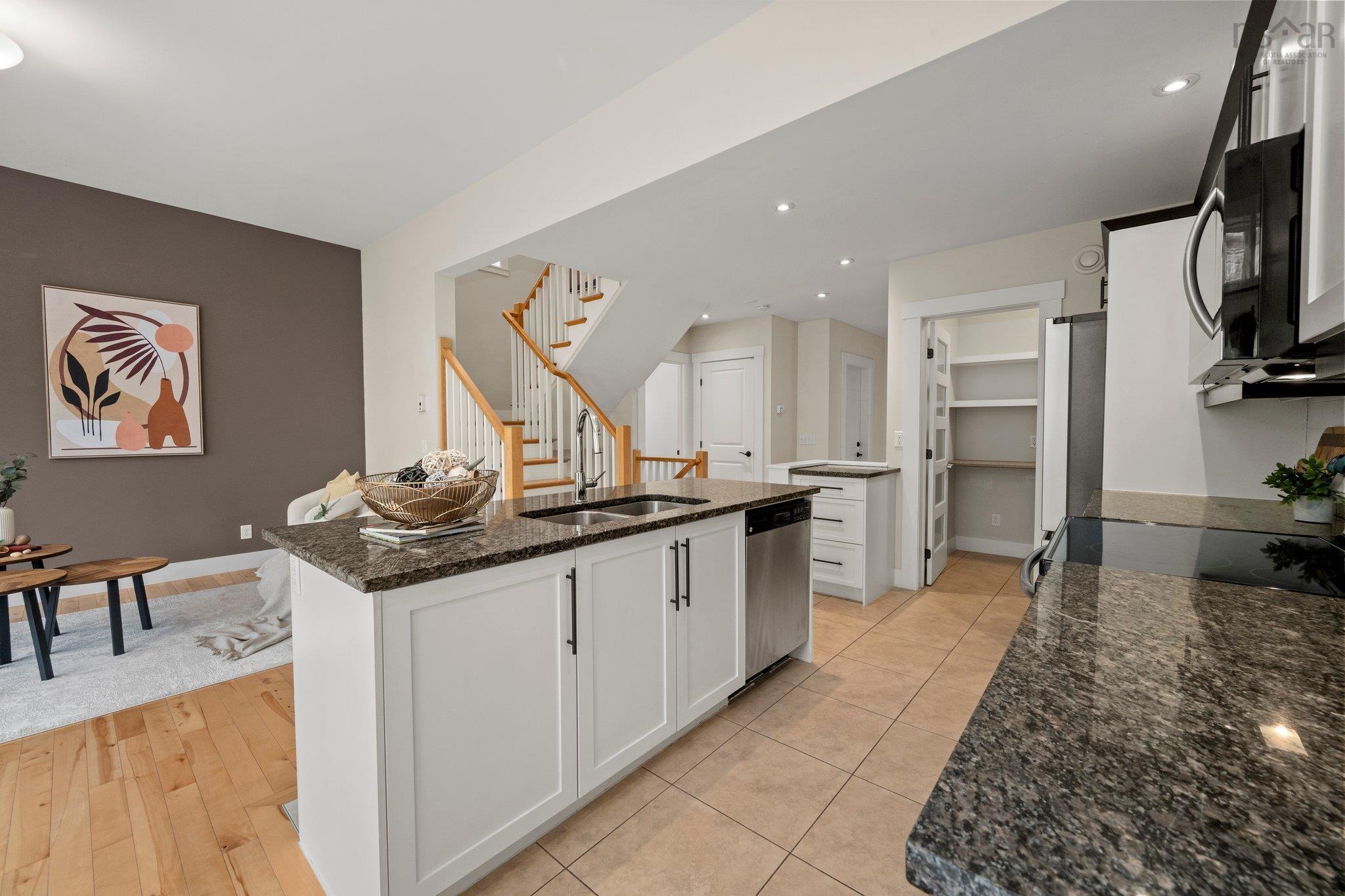 $759,999.00: 208 Capstone Crescent, Bedford West