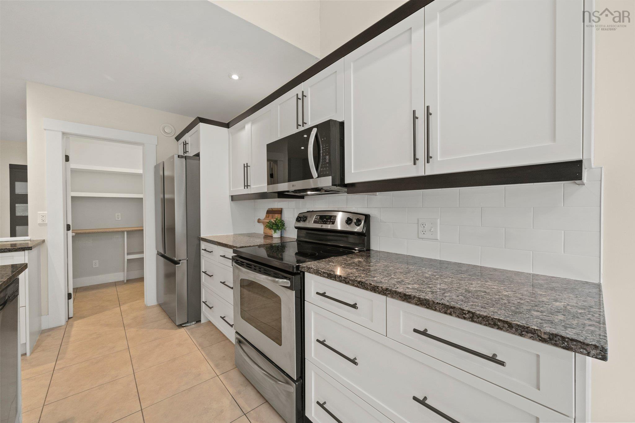 $759,999.00: 208 Capstone Crescent, Bedford West