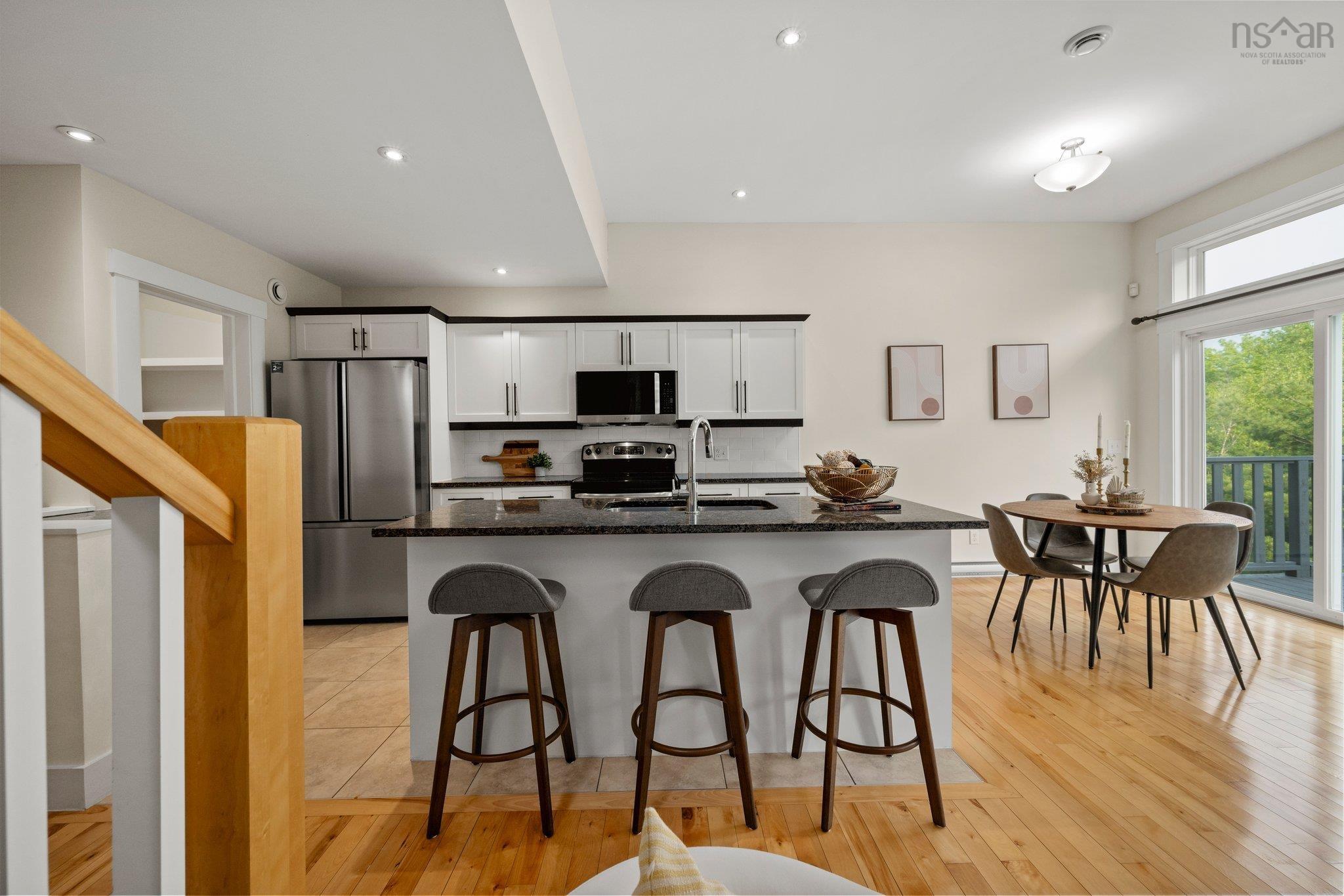 $759,999.00: 208 Capstone Crescent, Bedford West