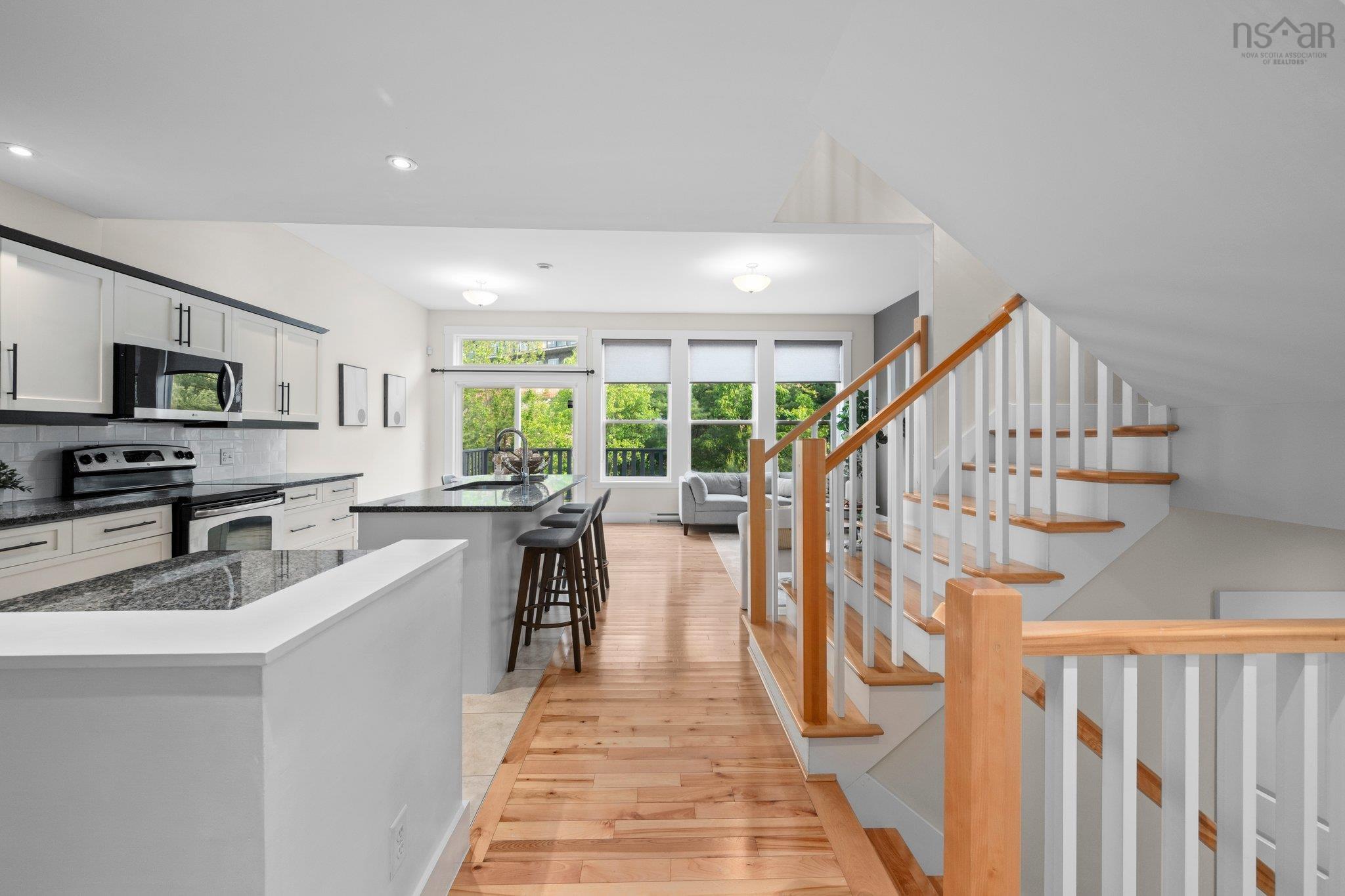 $759,999.00: 208 Capstone Crescent, Bedford West