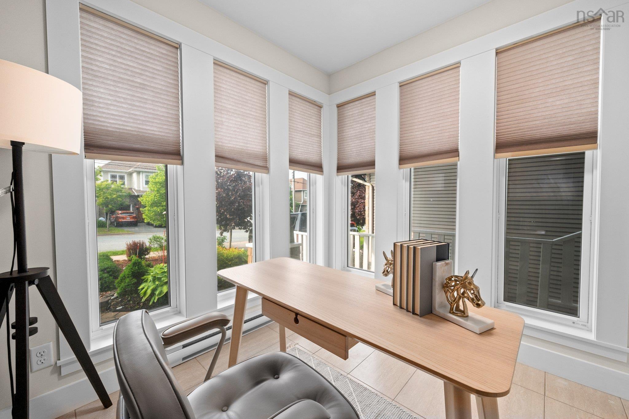 $759,999.00: 208 Capstone Crescent, Bedford West