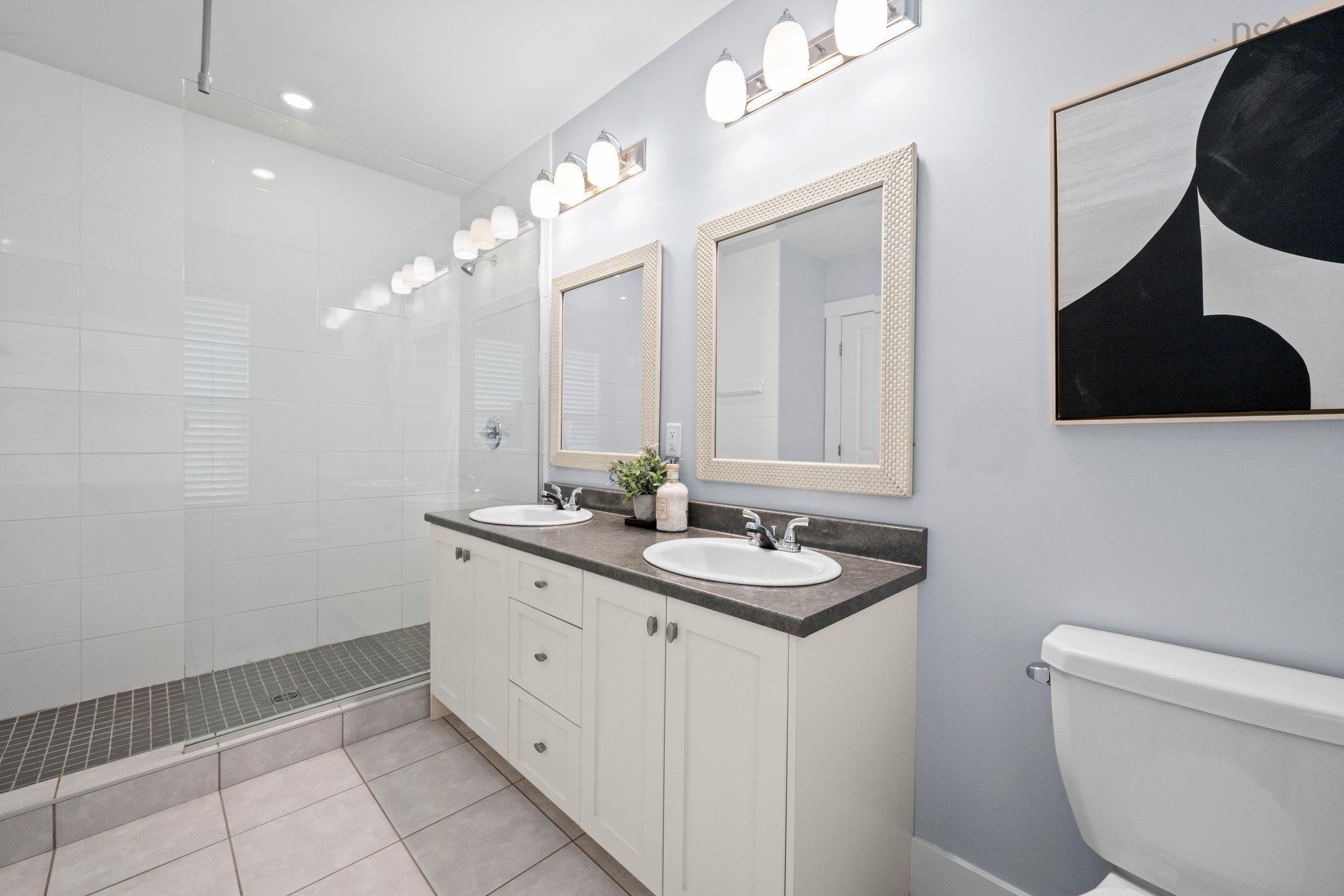 $759,999.00: 208 Capstone Crescent, Bedford West