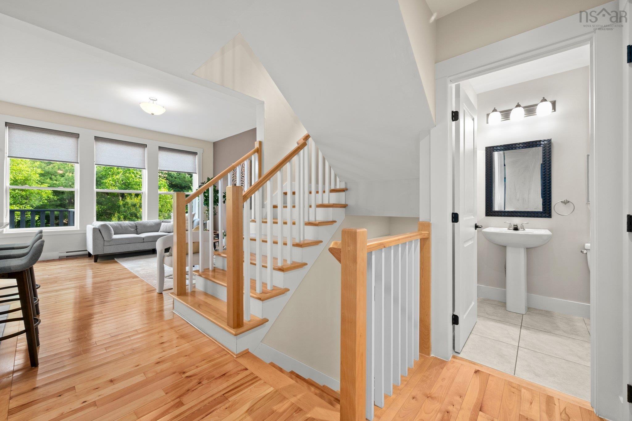 $759,999.00: 208 Capstone Crescent, Bedford West