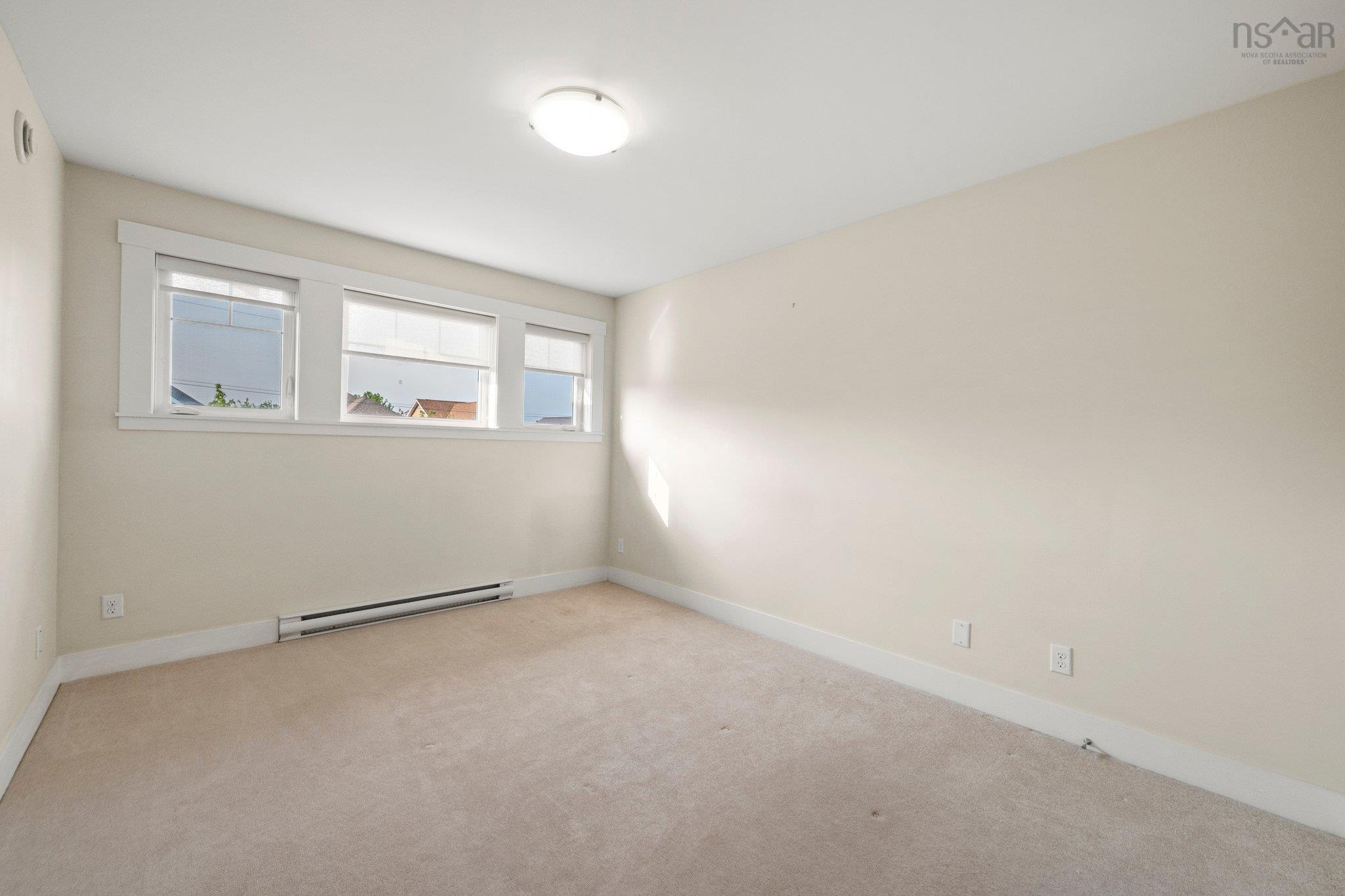 $759,999.00: 208 Capstone Crescent, Bedford West