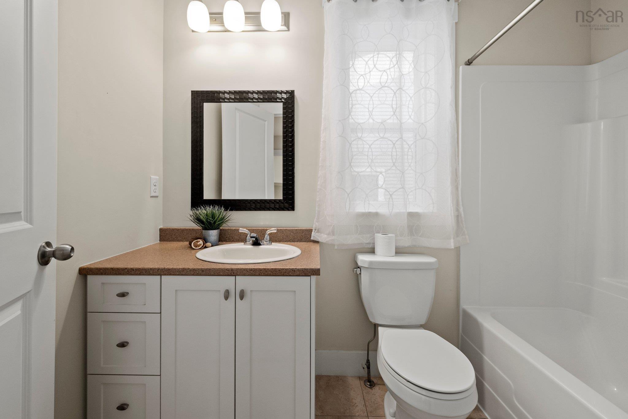 $759,999.00: 208 Capstone Crescent, Bedford West