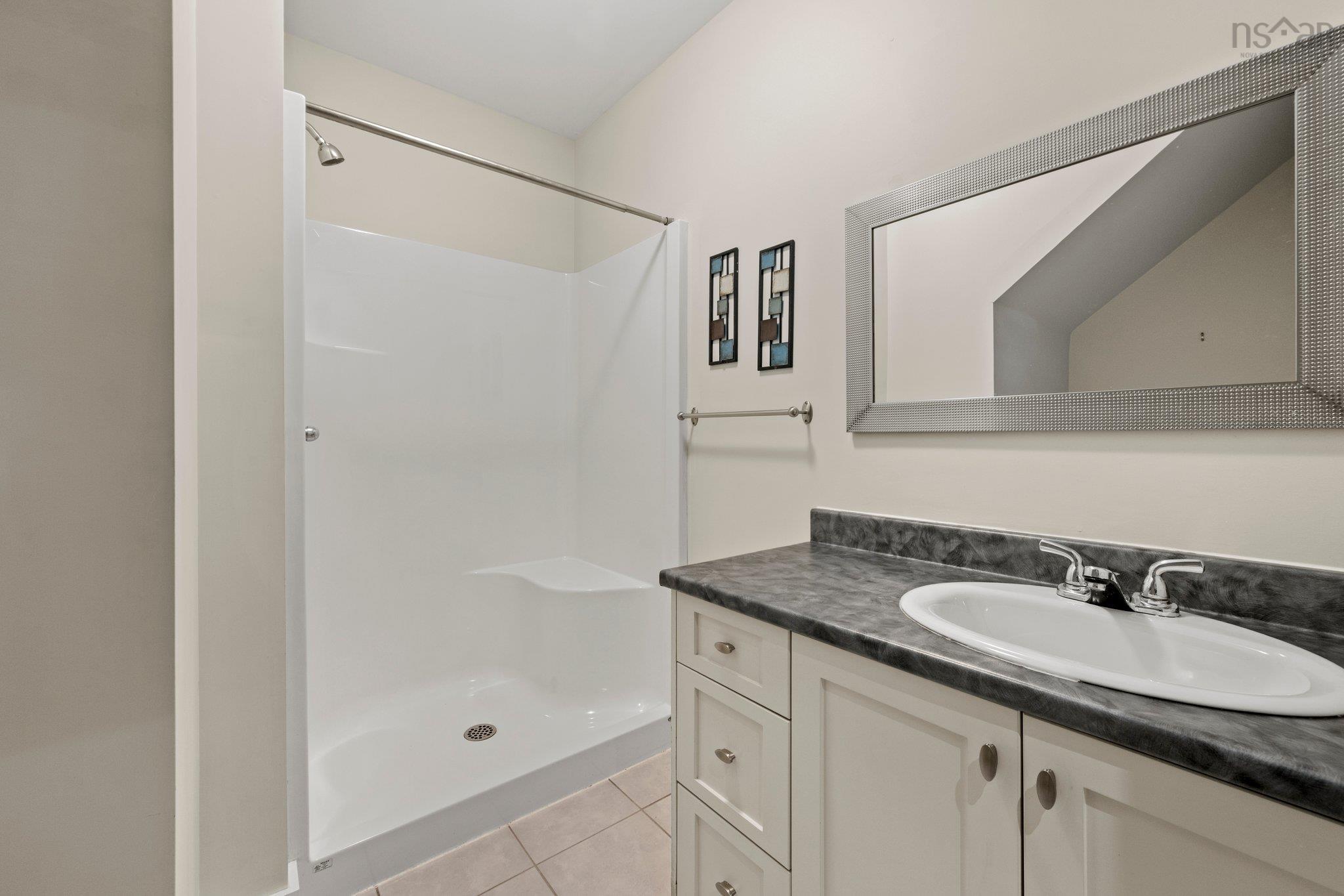 $759,999.00: 208 Capstone Crescent, Bedford West