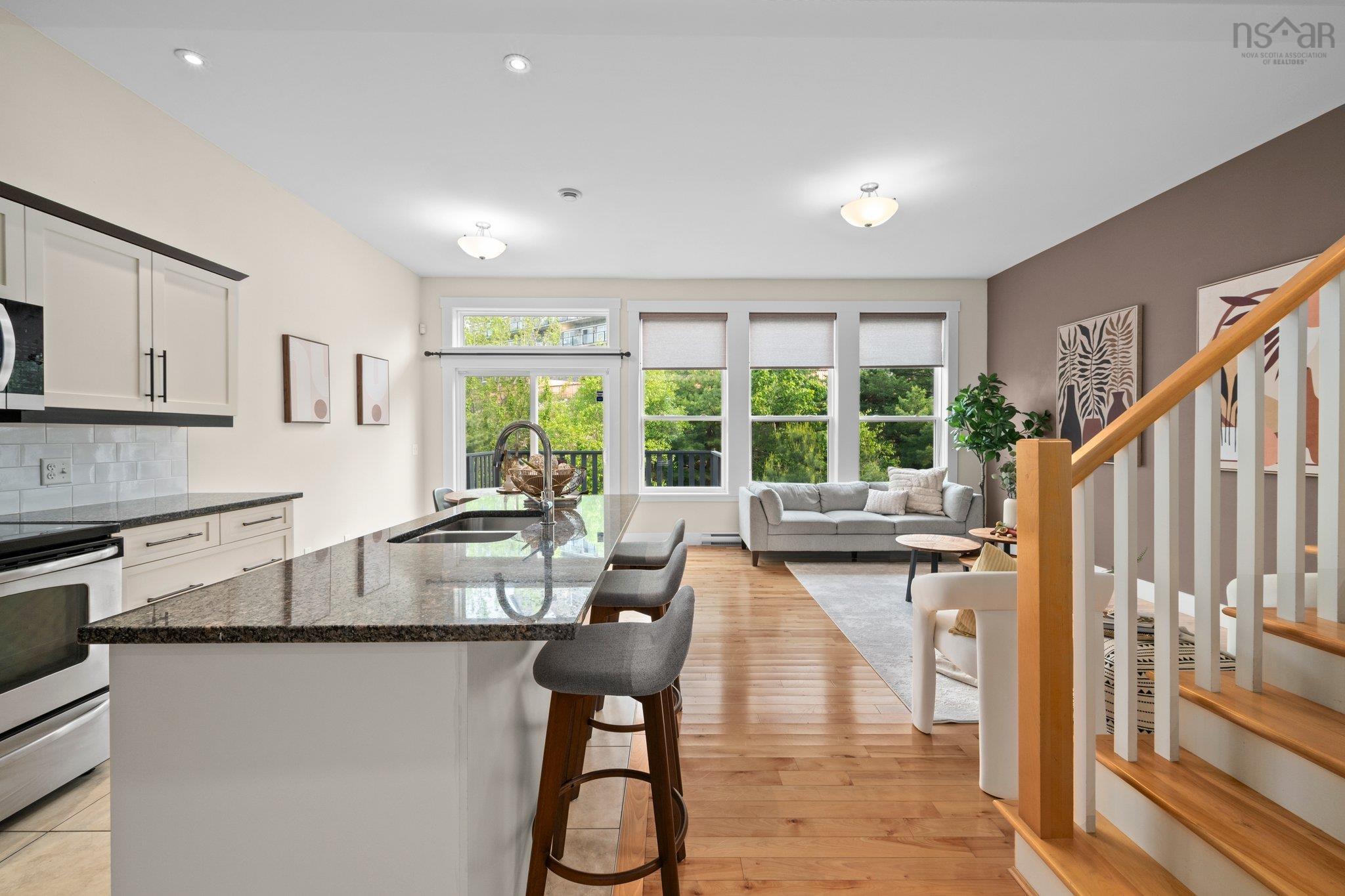 $759,999.00: 208 Capstone Crescent, Bedford West