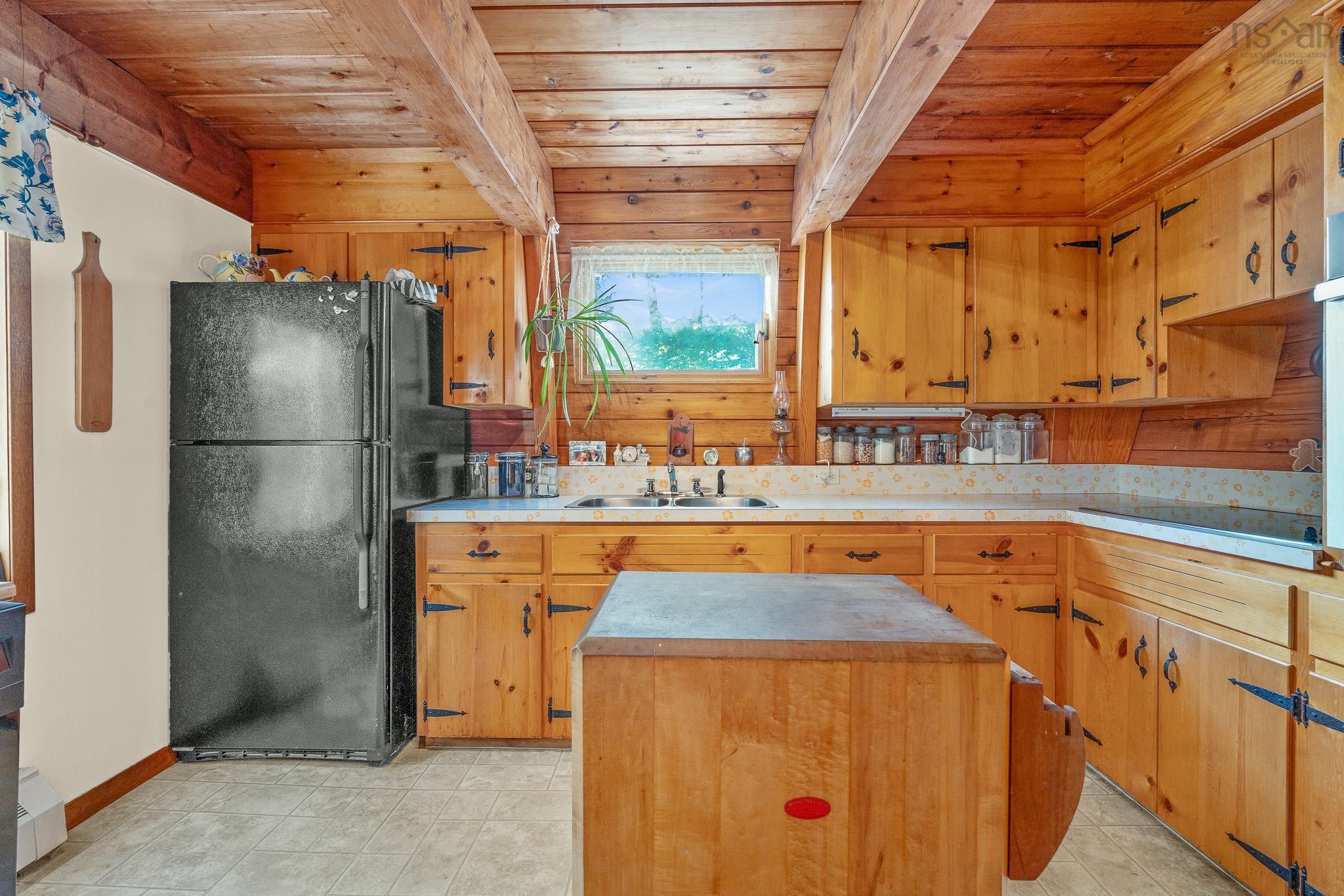 $625,000.00: 412 Lockview Road, Fall River