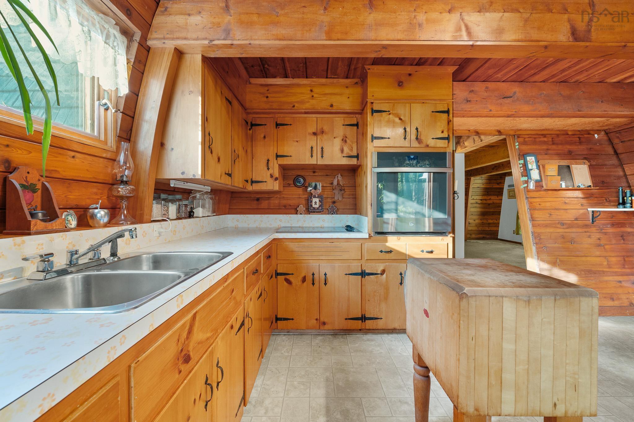 $625,000.00: 412 Lockview Road, Fall River