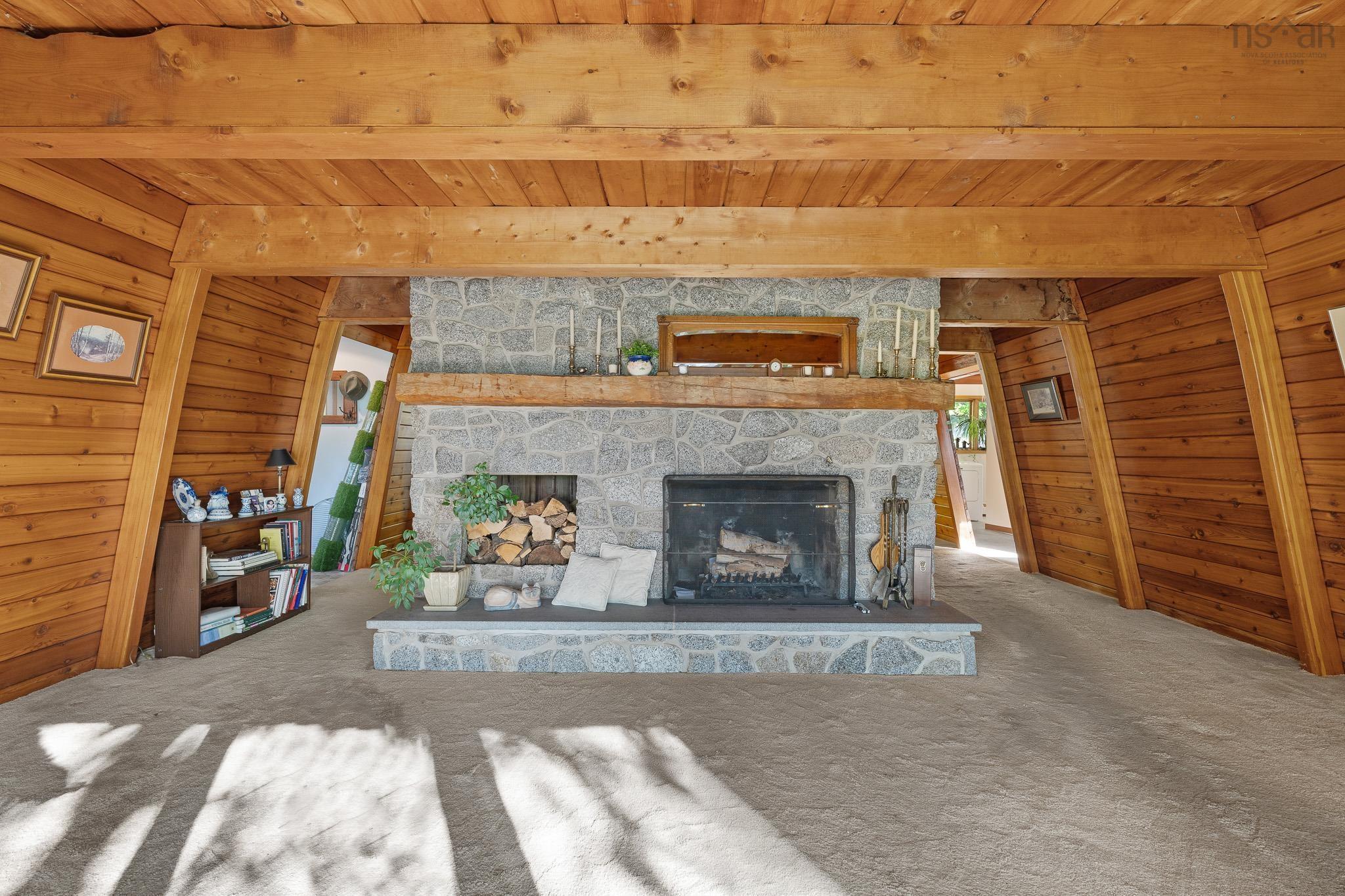 $625,000.00: 412 Lockview Road, Fall River