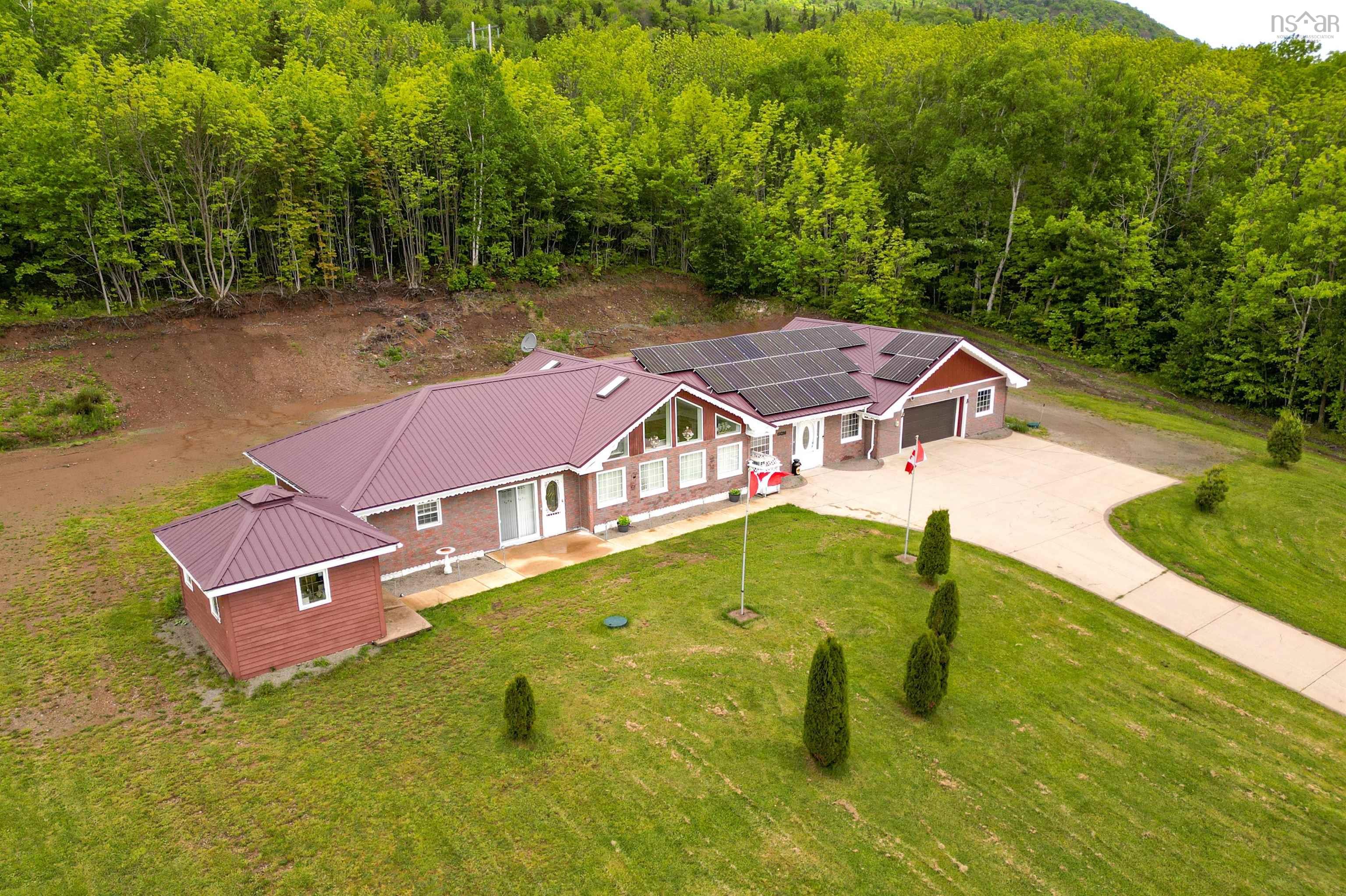$495,000.00: 10383 105 Highway, Aberdeen