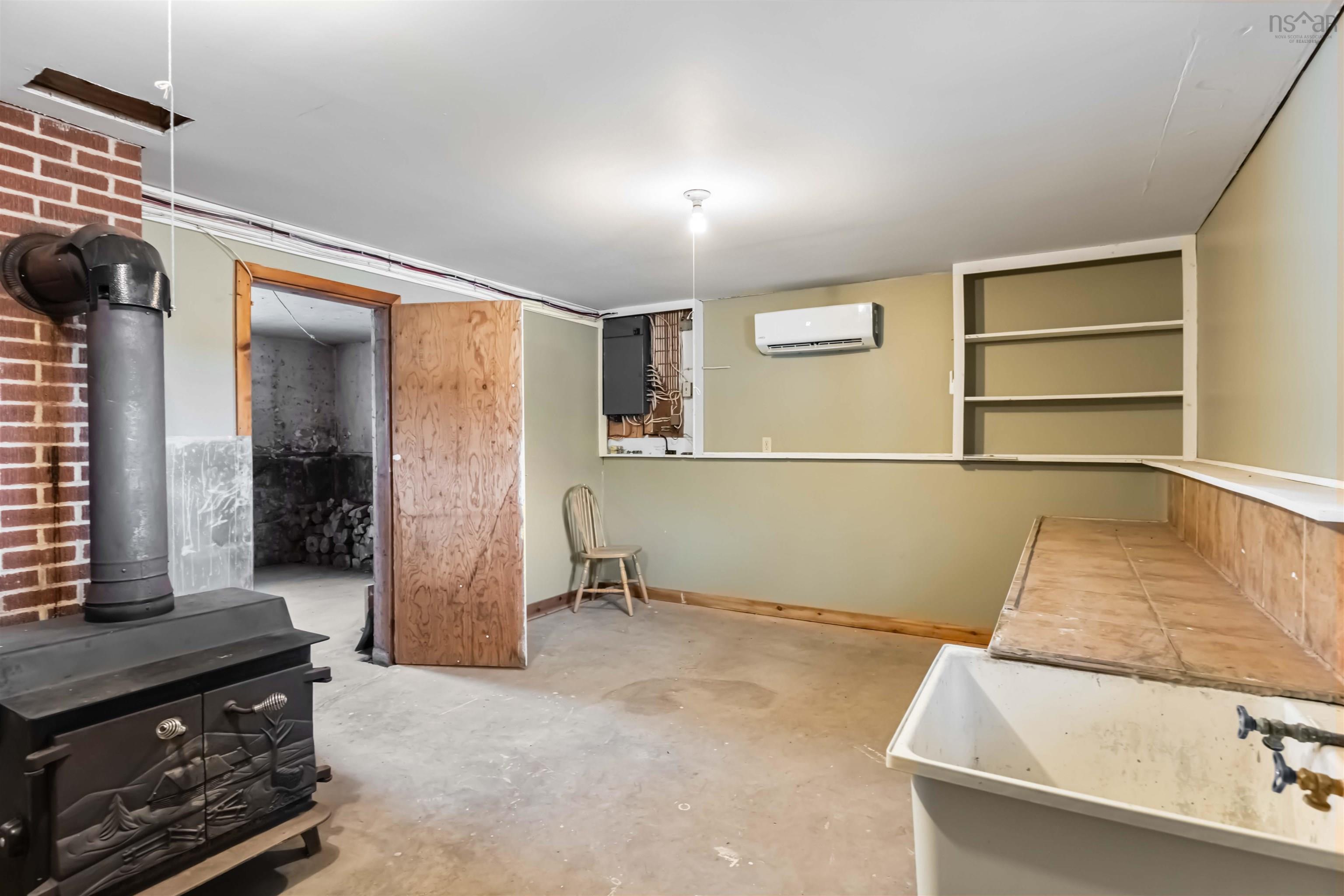$599,900.00: 2849 Highway 215, Centre Burlington