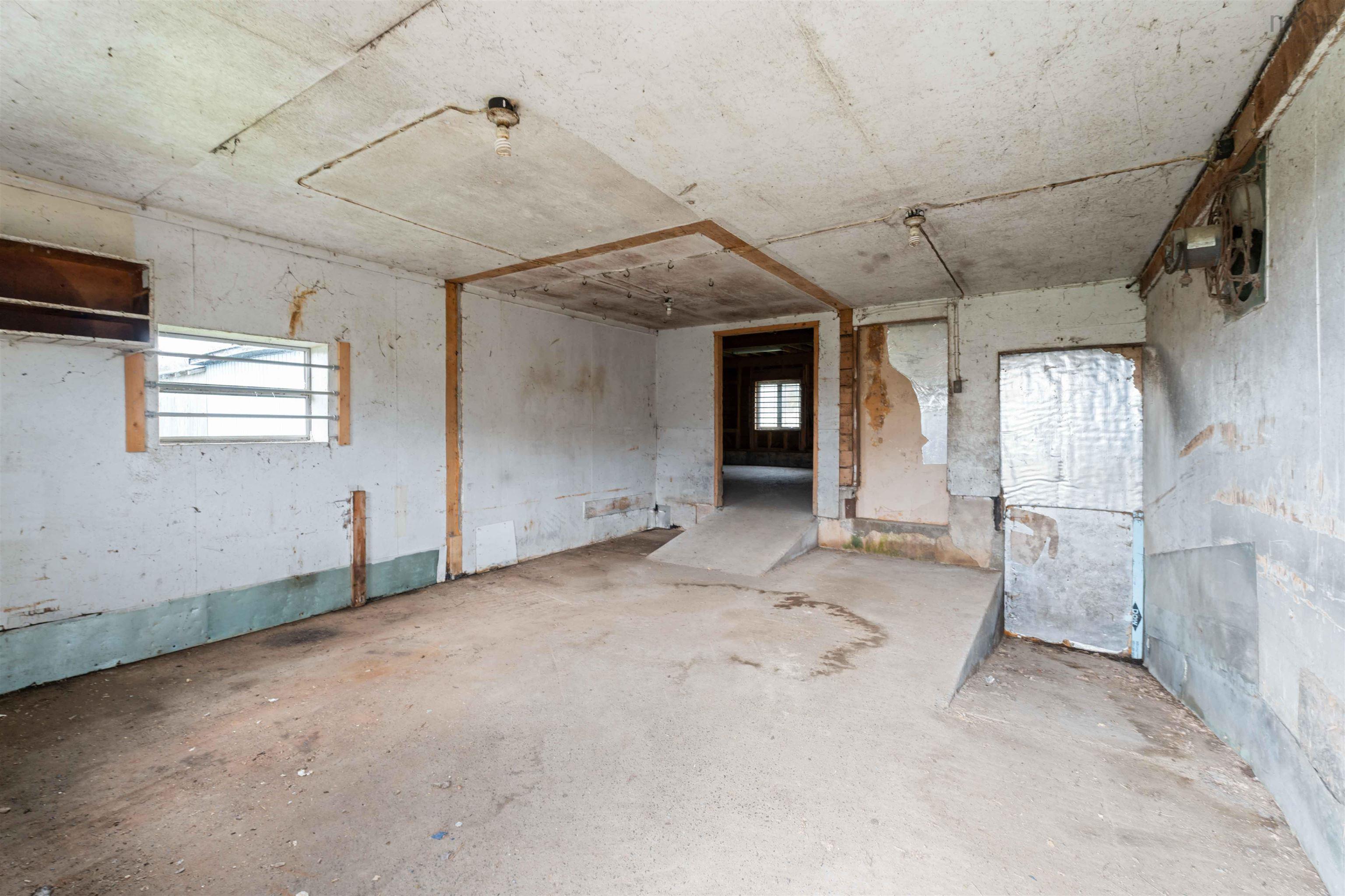 $599,900.00: 2849 Highway 215, Centre Burlington