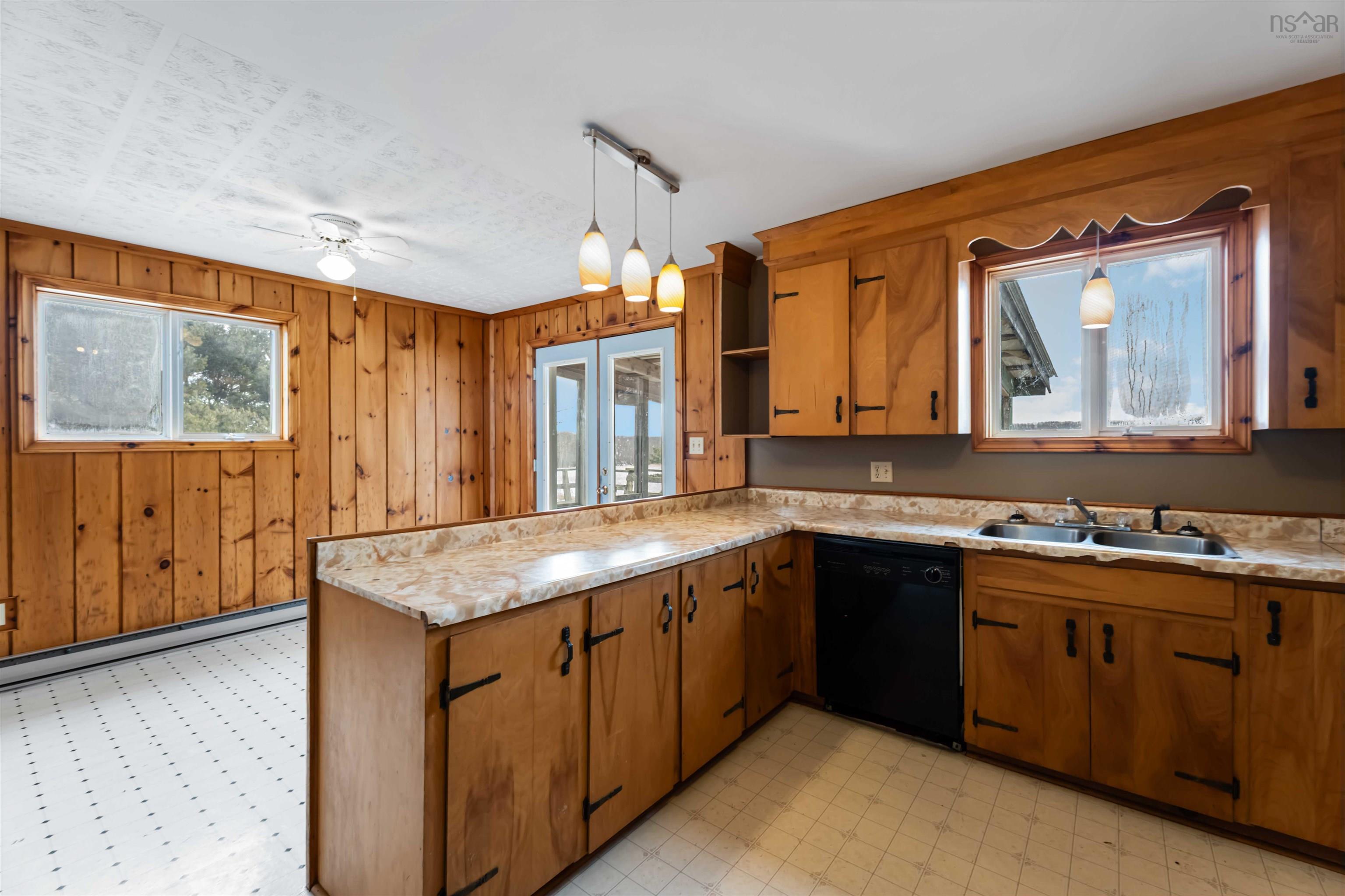 $599,900.00: 2849 Highway 215, Centre Burlington