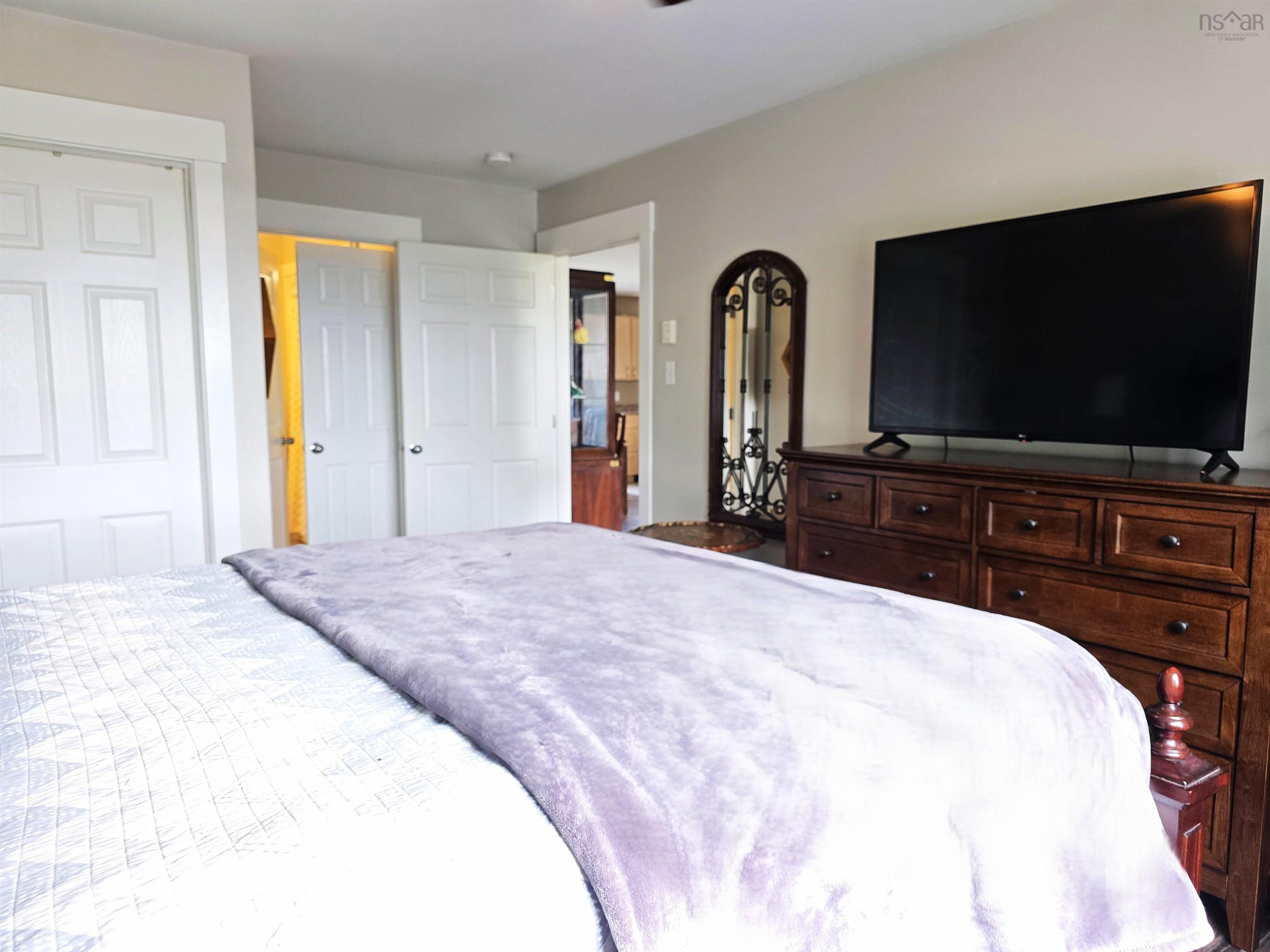 $595,000.00: 281 Heselton Drive, Ostrea Lake