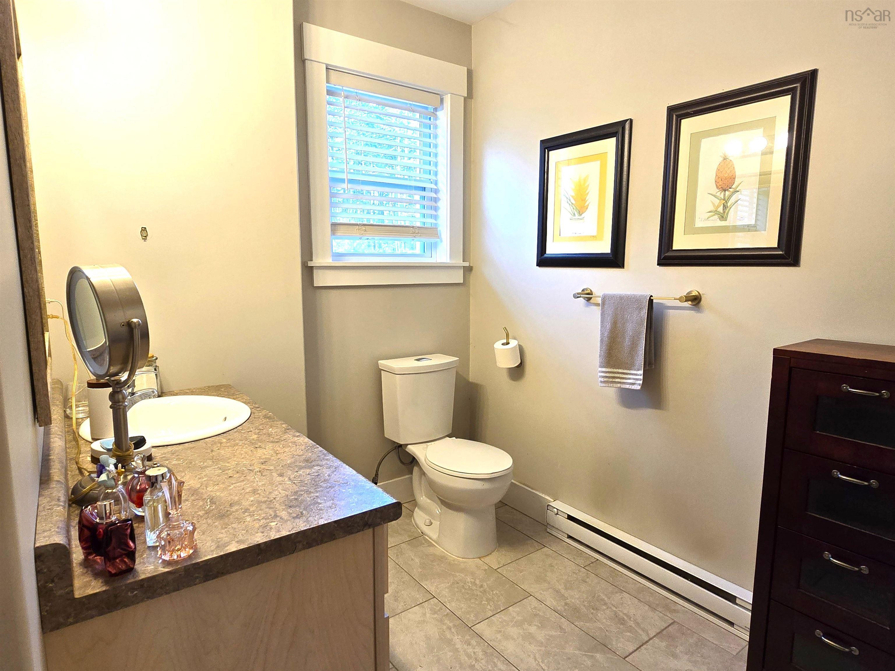 $595,000.00: 281 Heselton Drive, Ostrea Lake