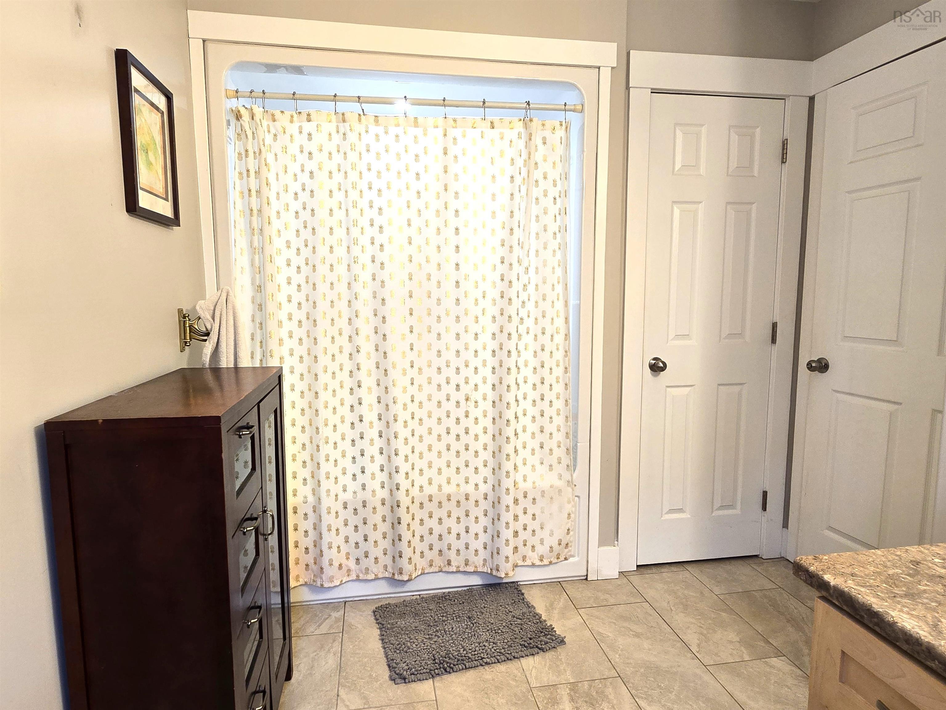 $595,000.00: 281 Heselton Drive, Ostrea Lake