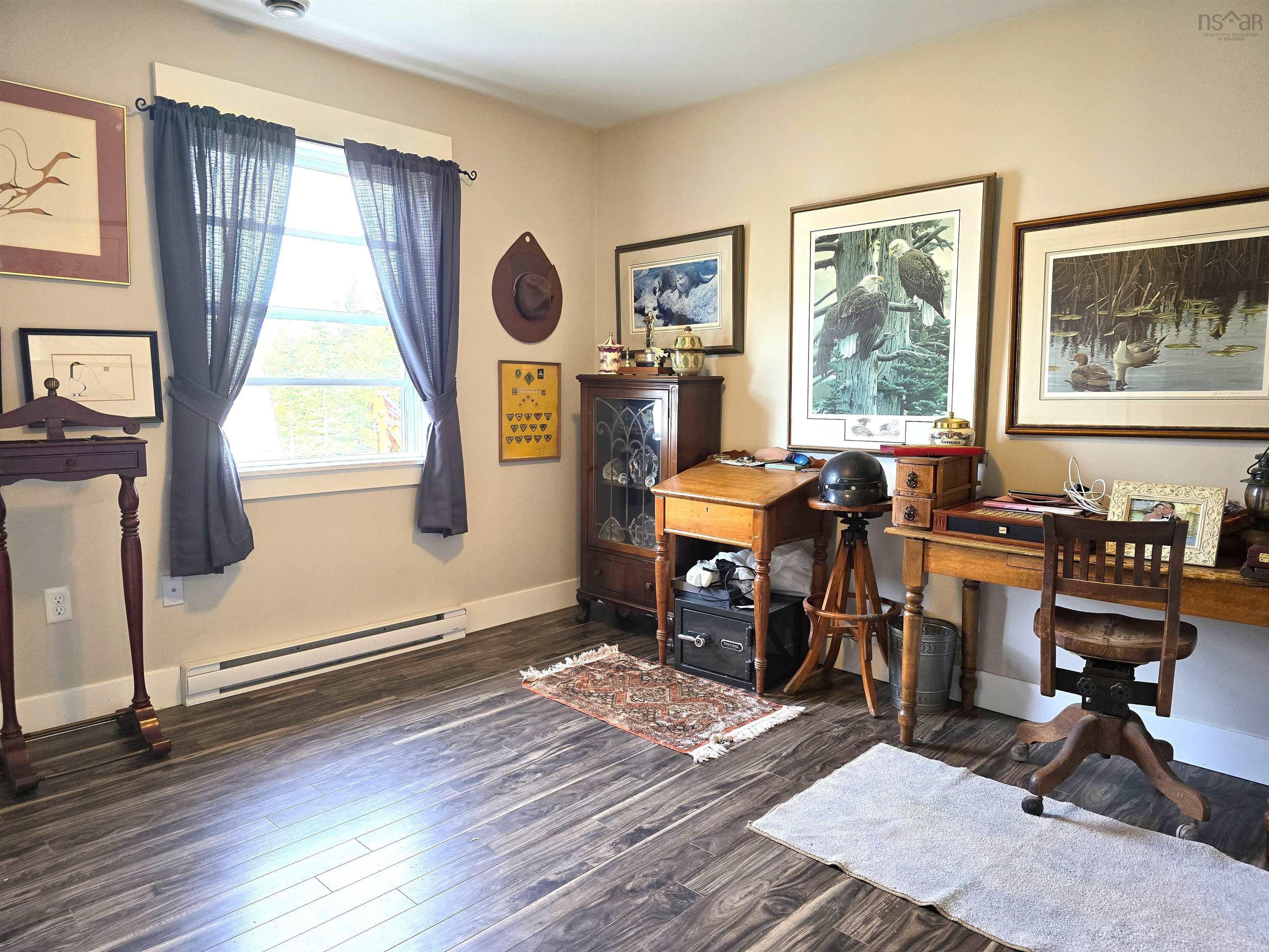 $595,000.00: 281 Heselton Drive, Ostrea Lake