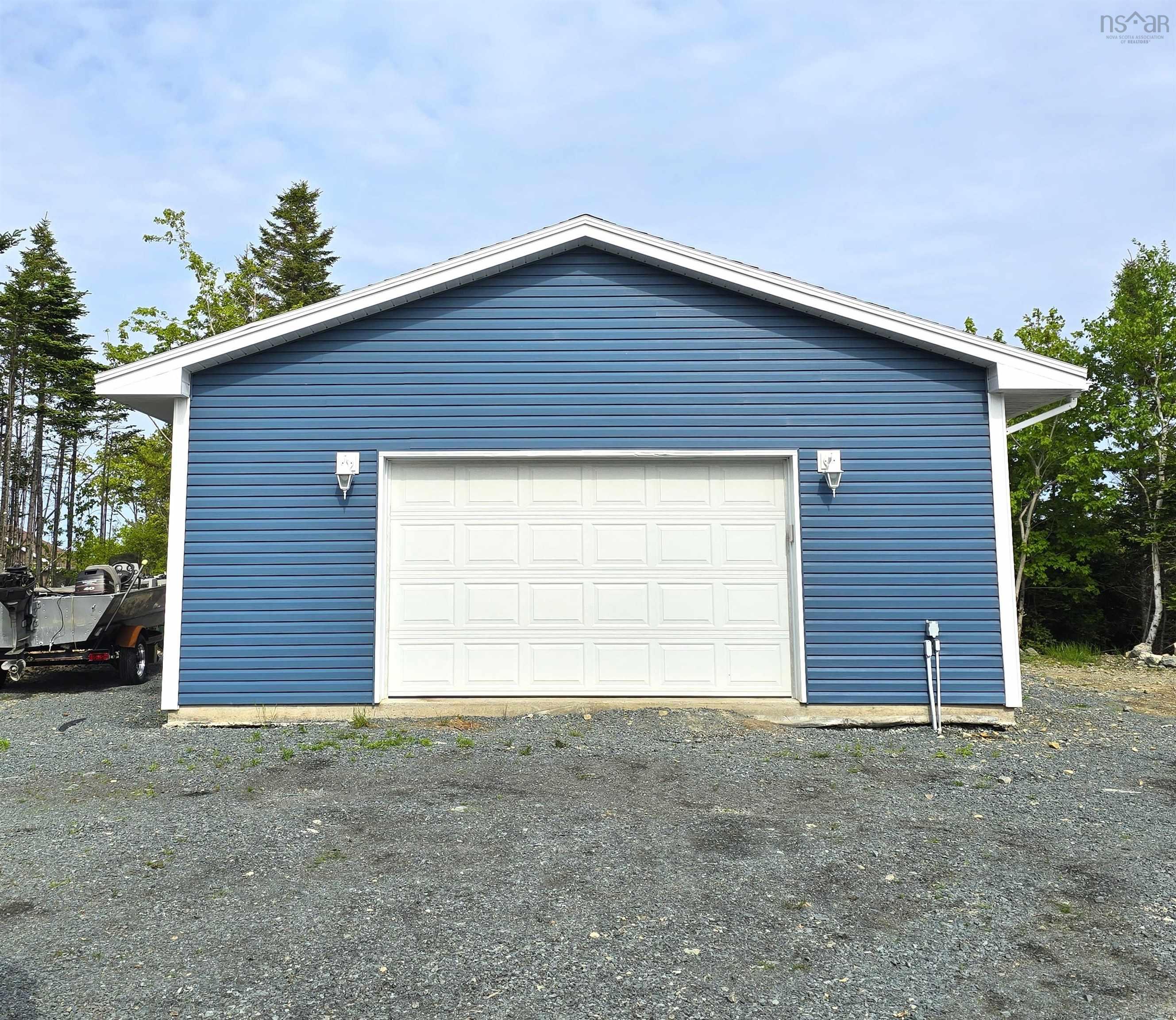 $595,000.00: 281 Heselton Drive, Ostrea Lake